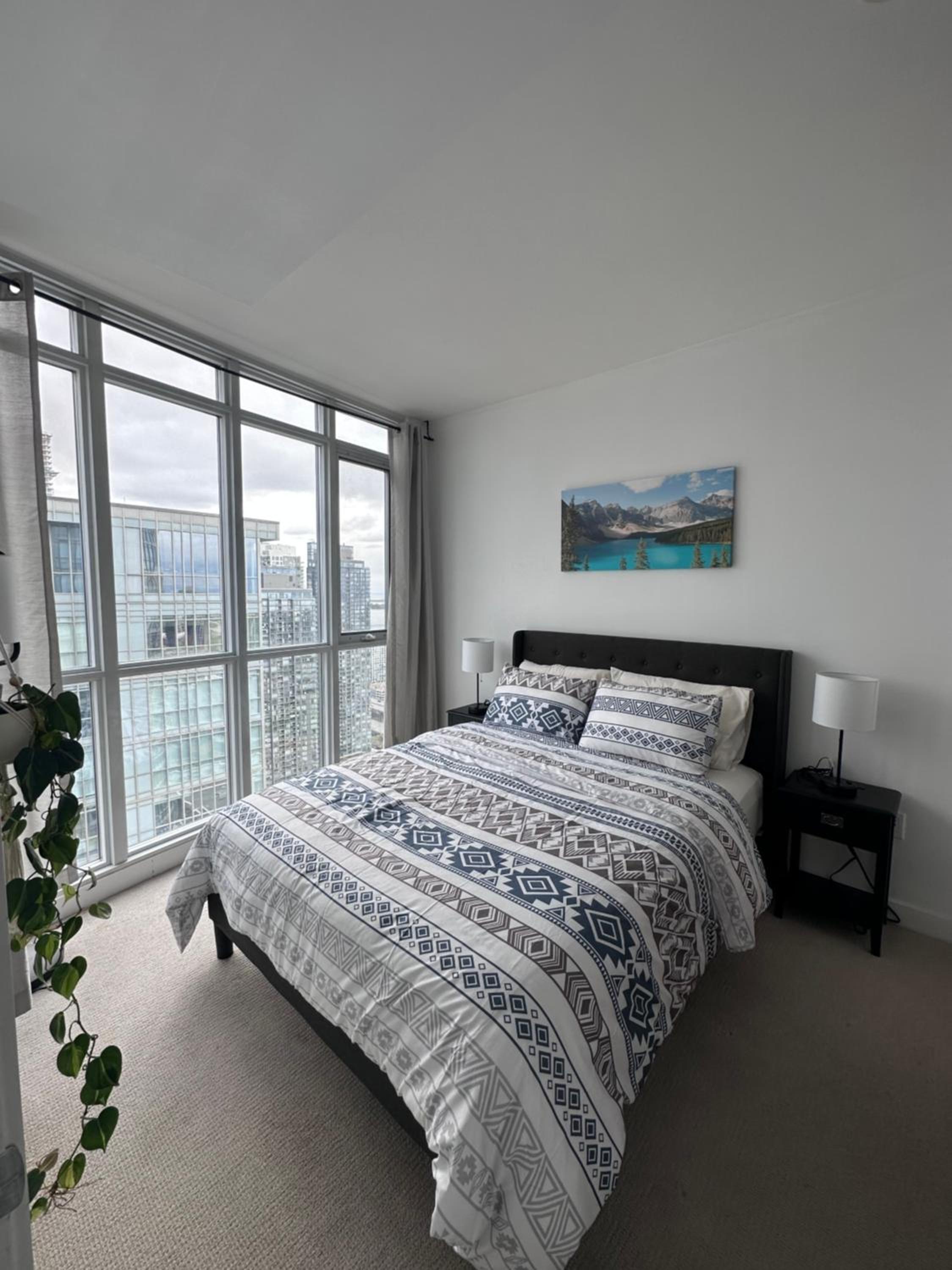 Stylish 2 Bedrooms Condo w/ awesome View & Parking