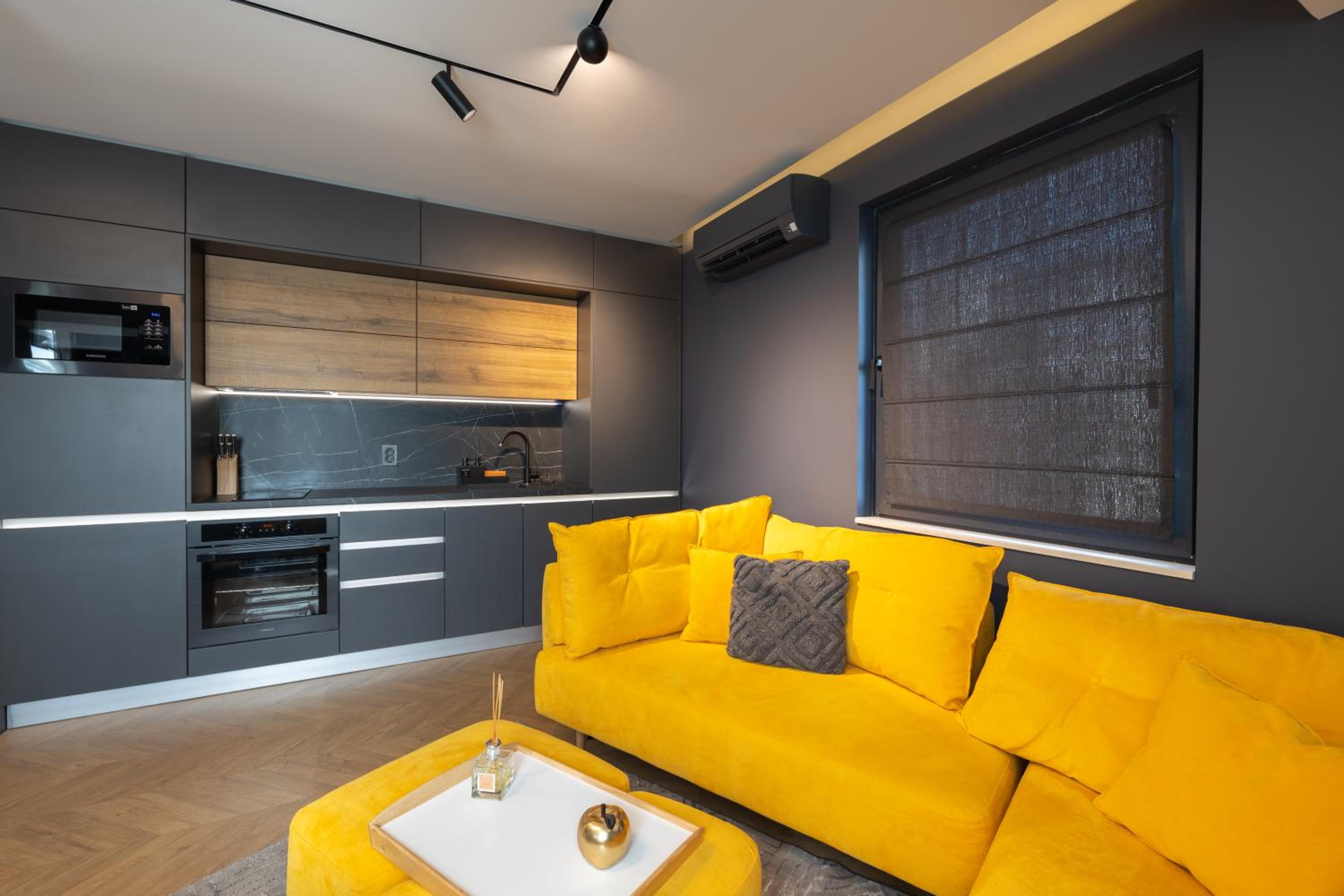 TOPAZ Beachfront Apartment