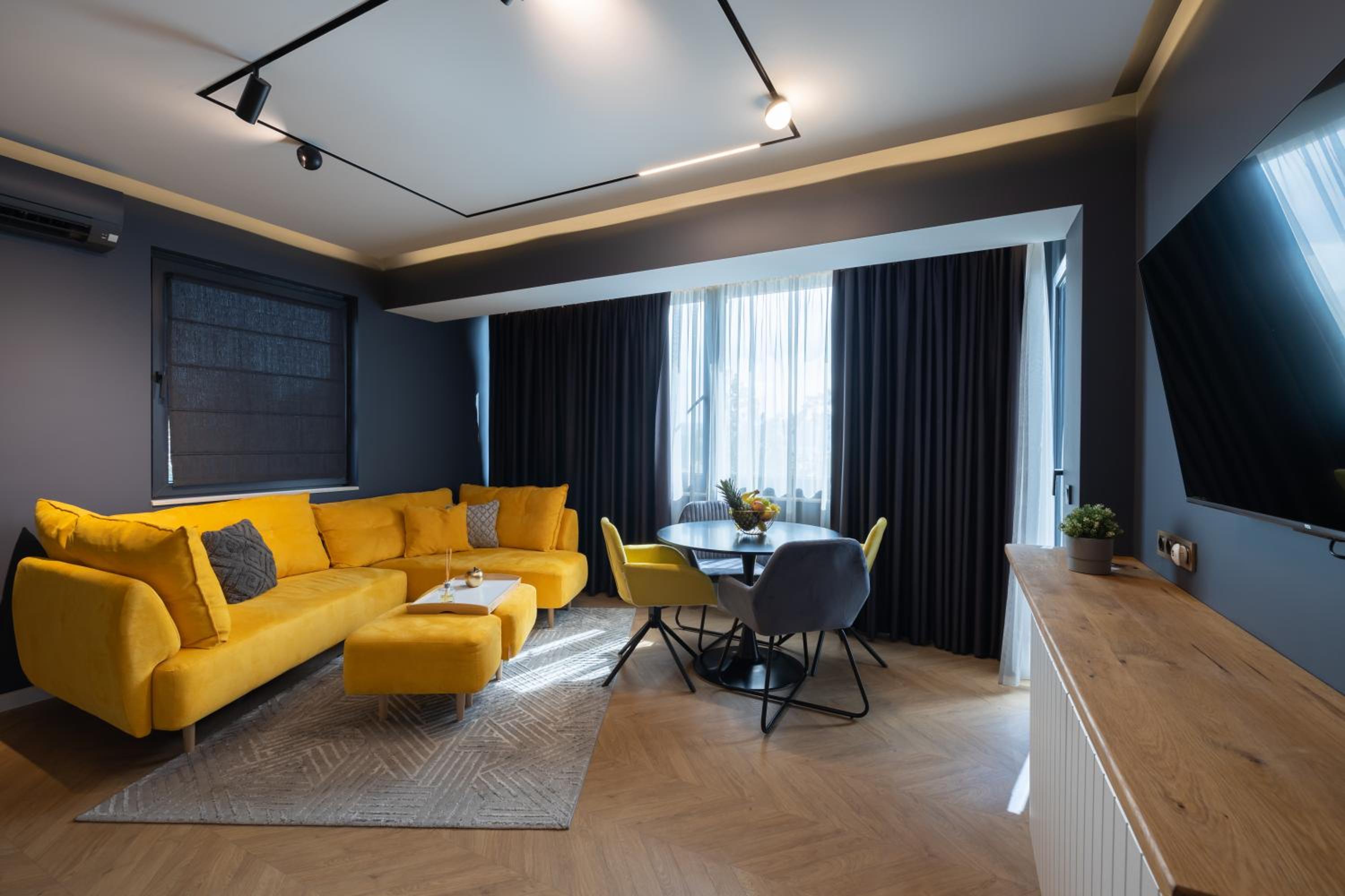 TOPAZ Beachfront Apartment