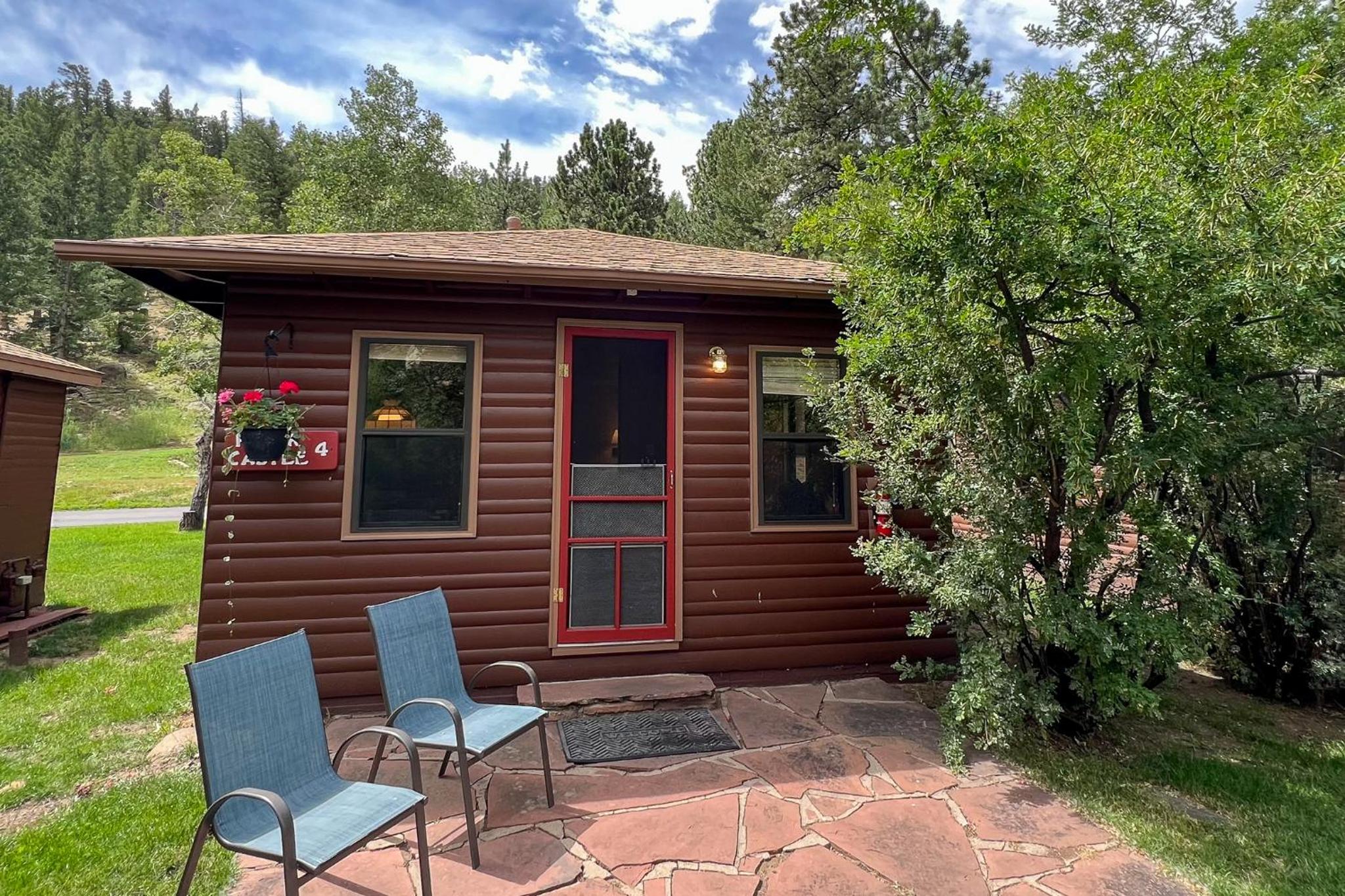 Castle Mountain Lodge