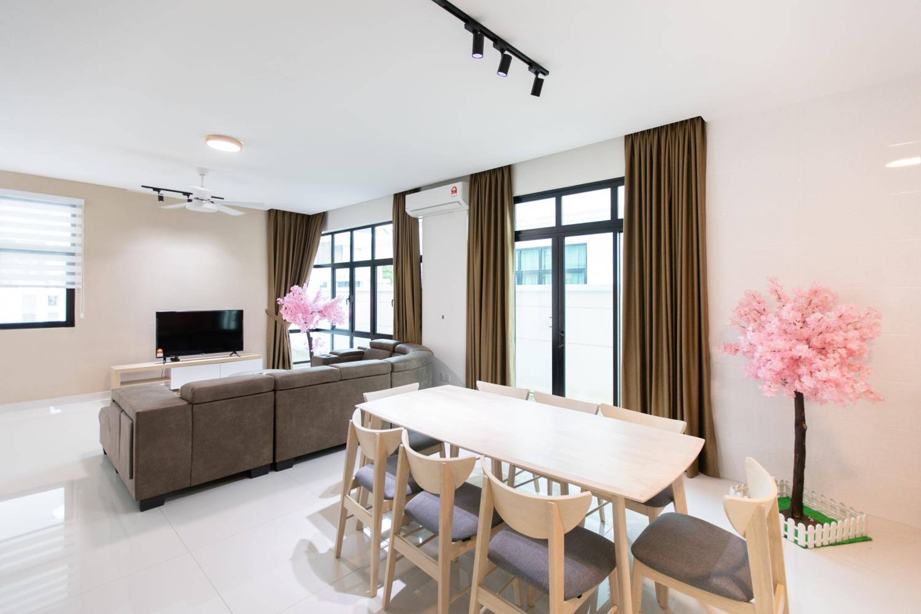 Muji Style 5BR Ferringhi Beach House 15Pax photo 1
