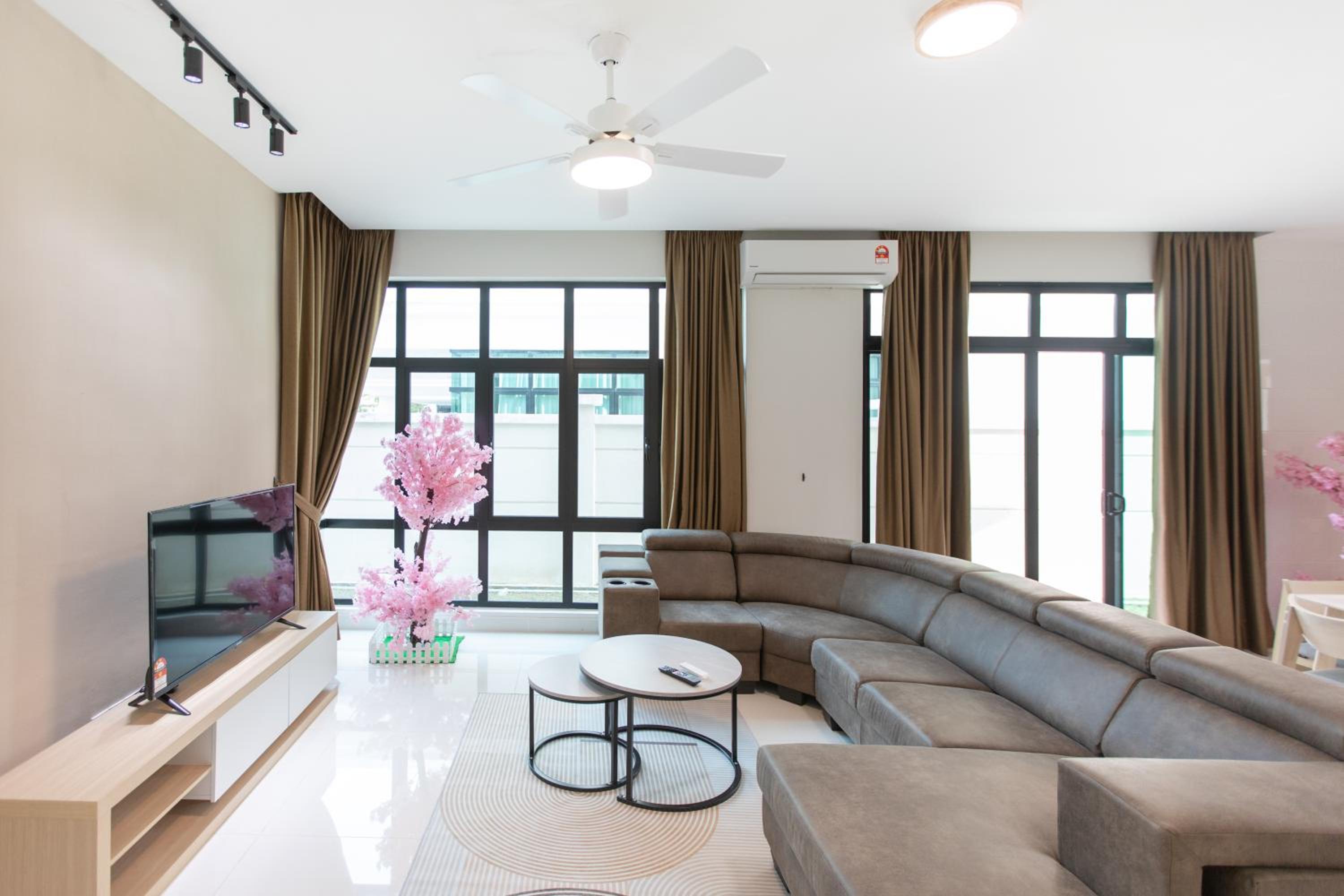 Muji Style 5BR Ferringhi Beach House 15Pax photo 2