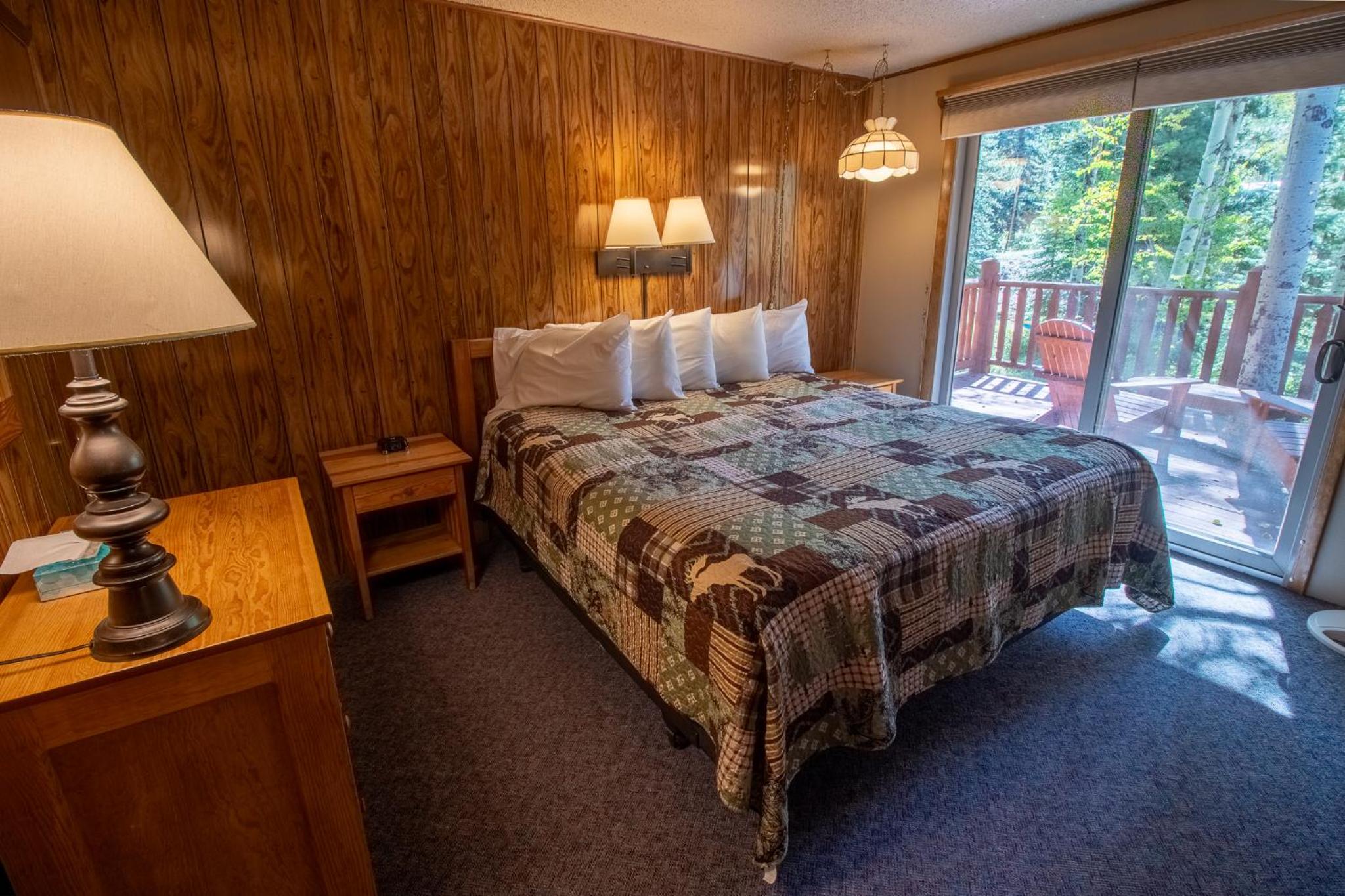 Castle Mountain Lodge