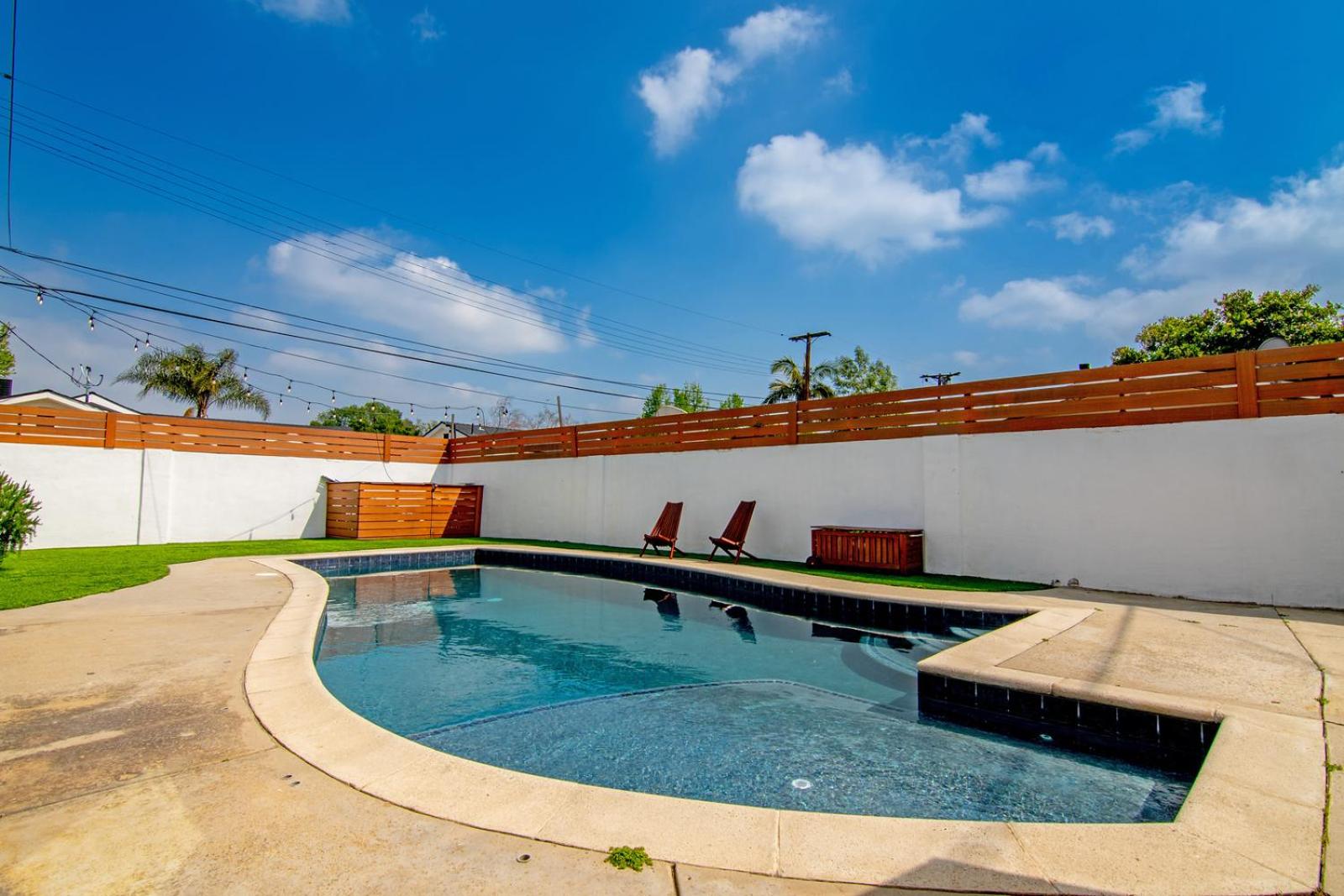 Beautiful Large Home + Pool