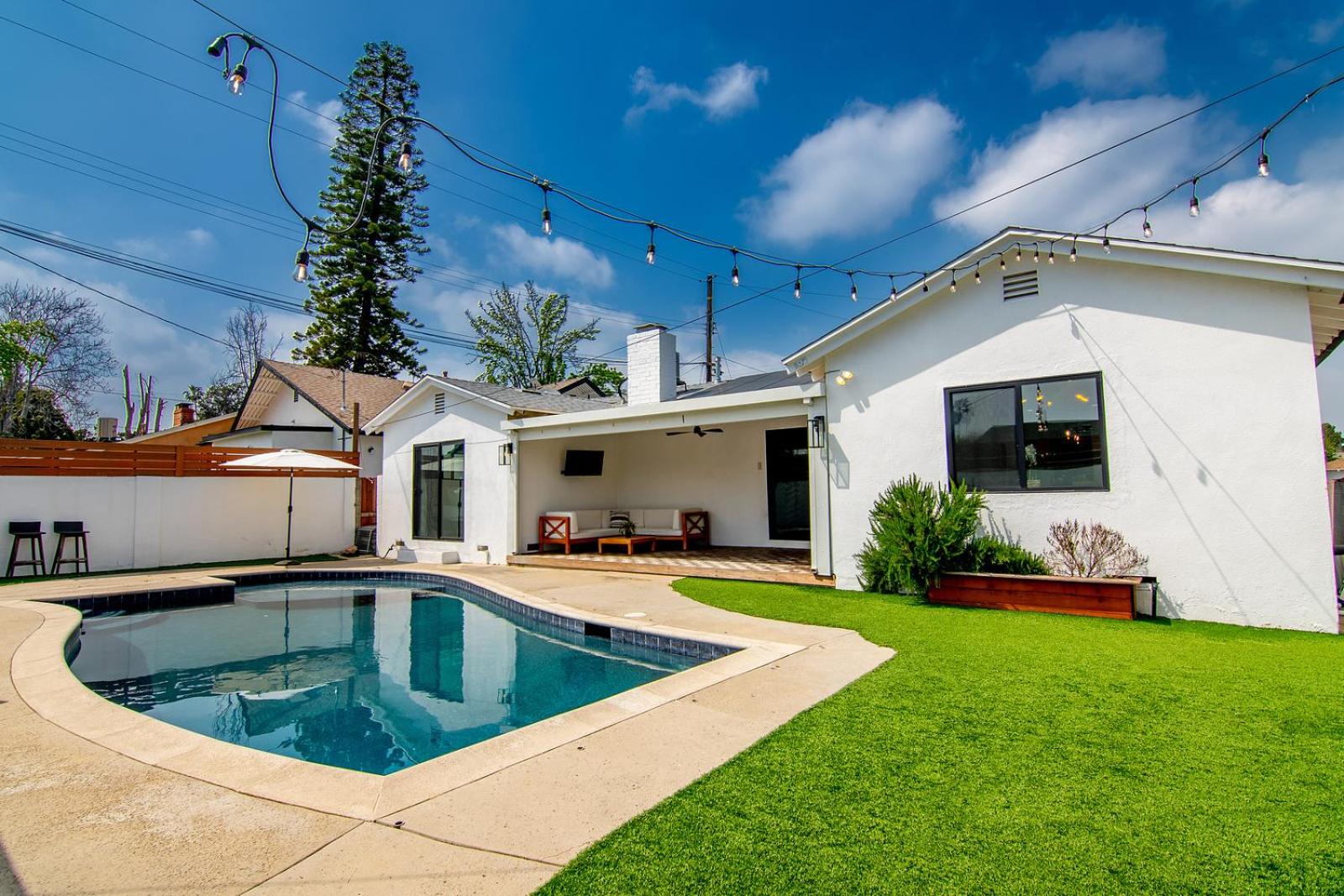 Beautiful Large Home + Pool