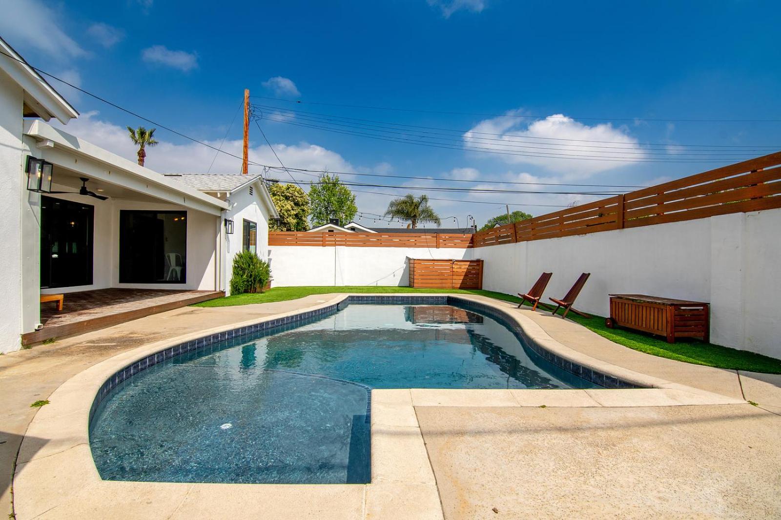 Beautiful Large Home + Pool