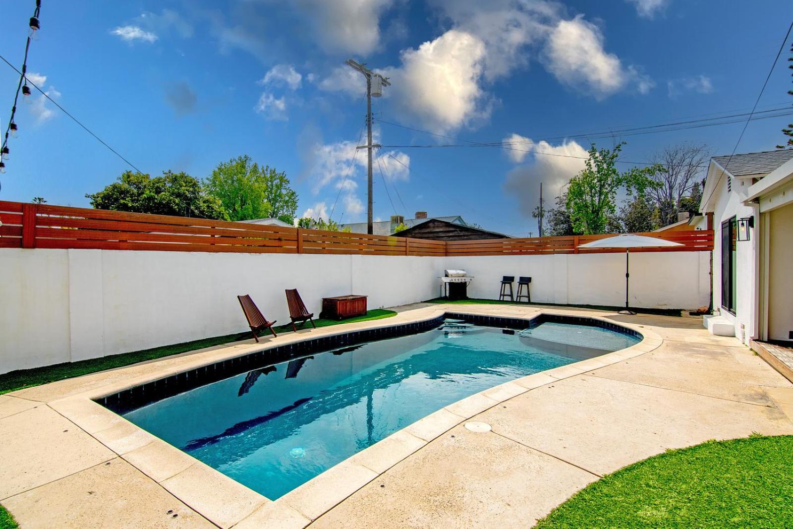 Beautiful Large Home + Pool