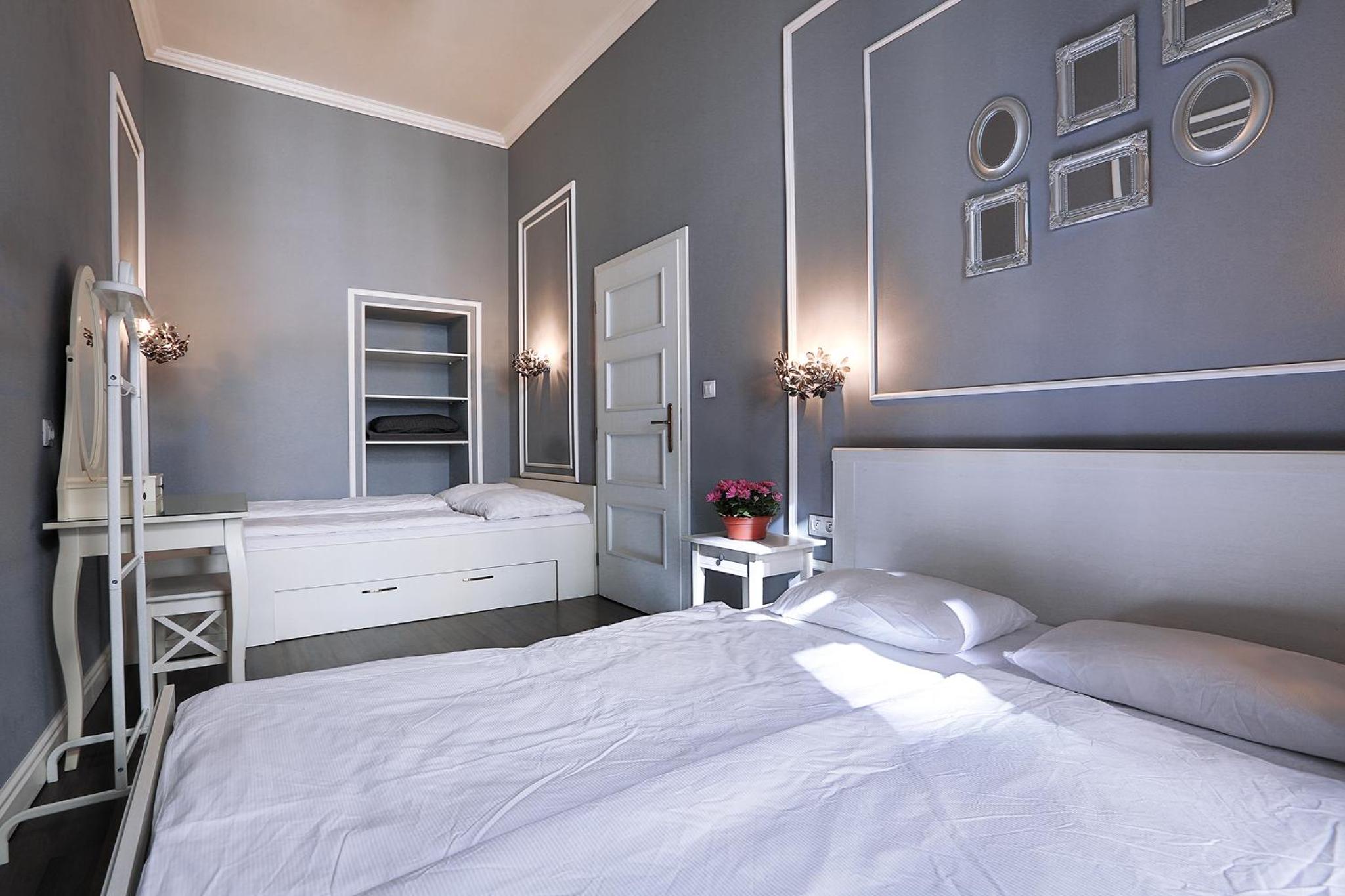 Two-bedroom Haven In The Old Town