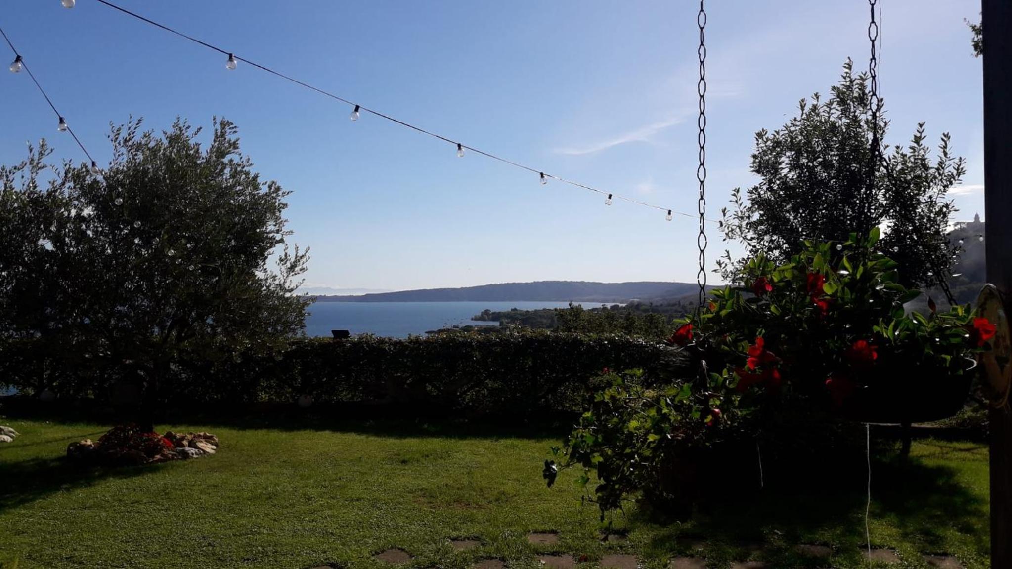 La Cerasa - vista Lago di Bracciano e giardino privato view 5