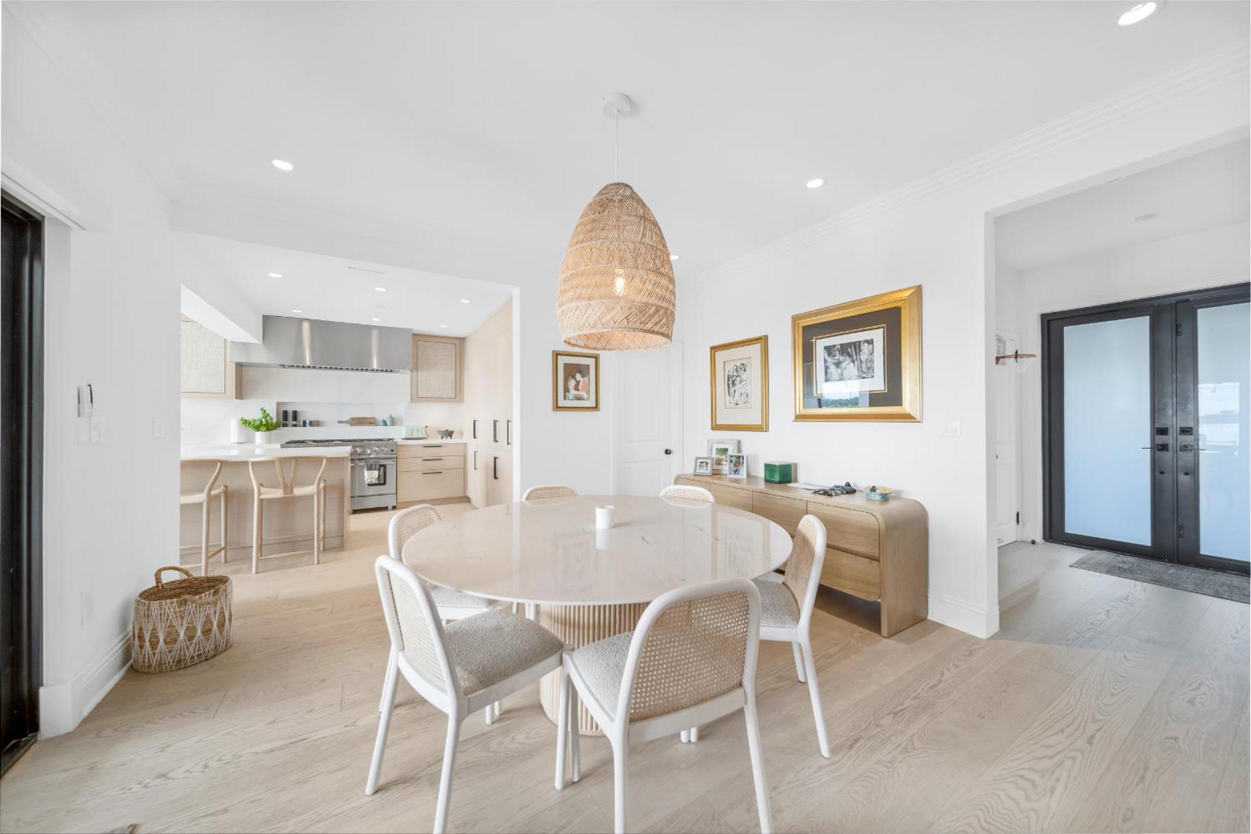 Stunning Waterfront Home in the Center of Miami view 4