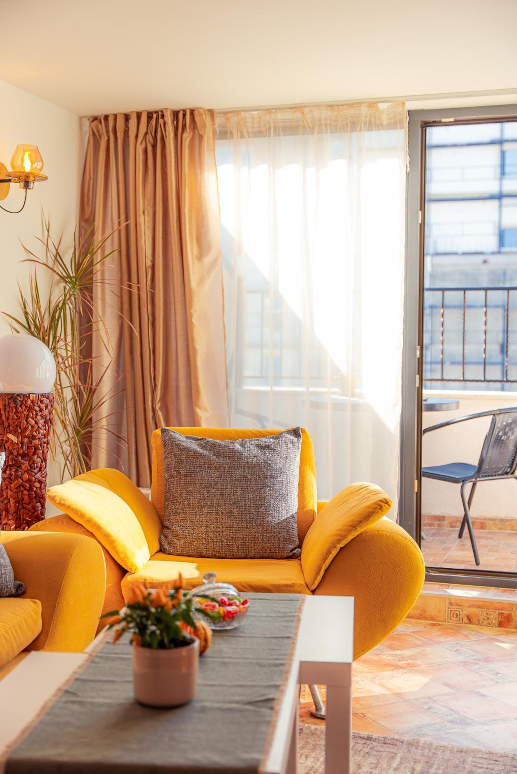 Pumpkin Spiced Suite with Own Parking and Office Setup