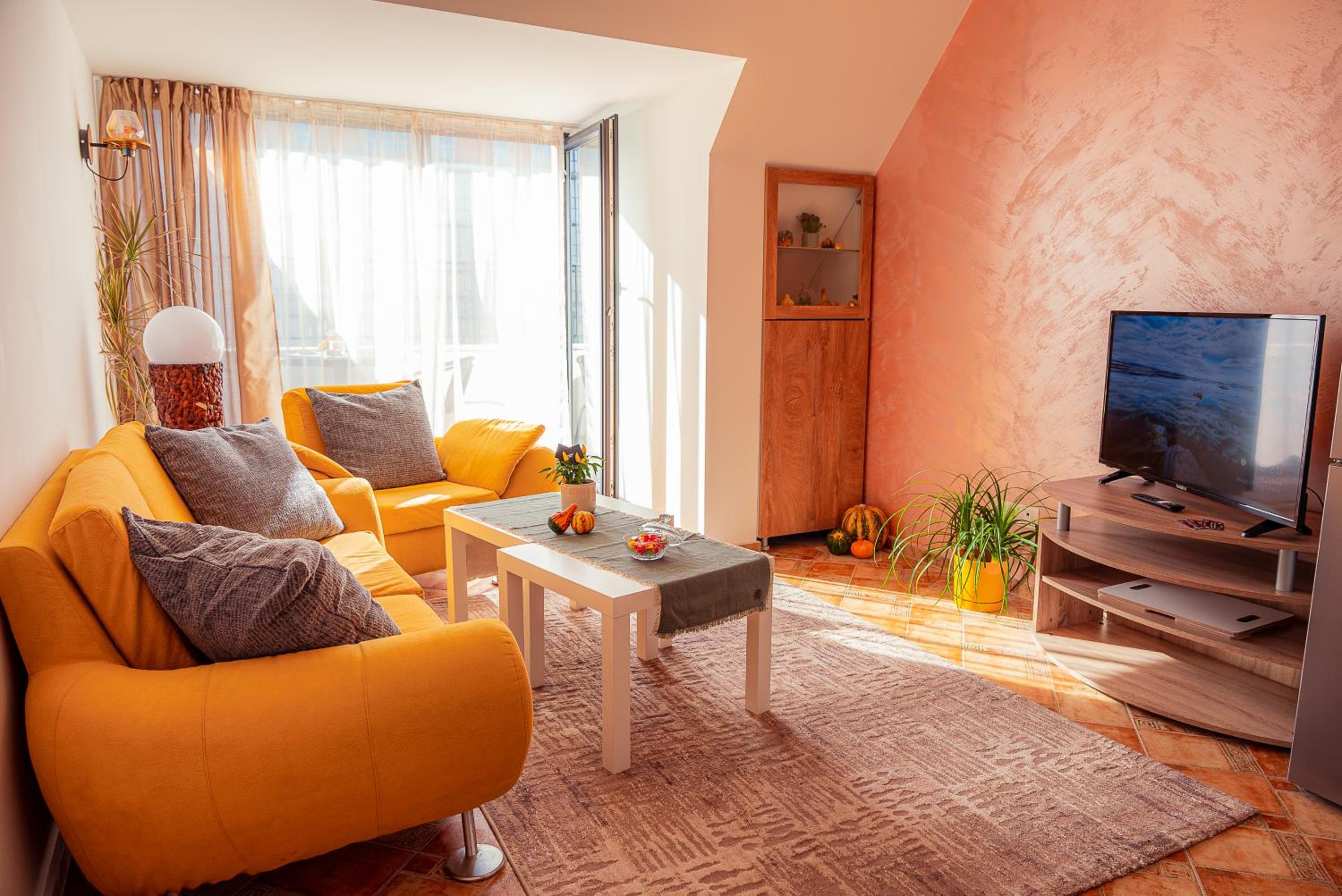 Pumpkin Spiced Suite with Own Parking and Office Setup