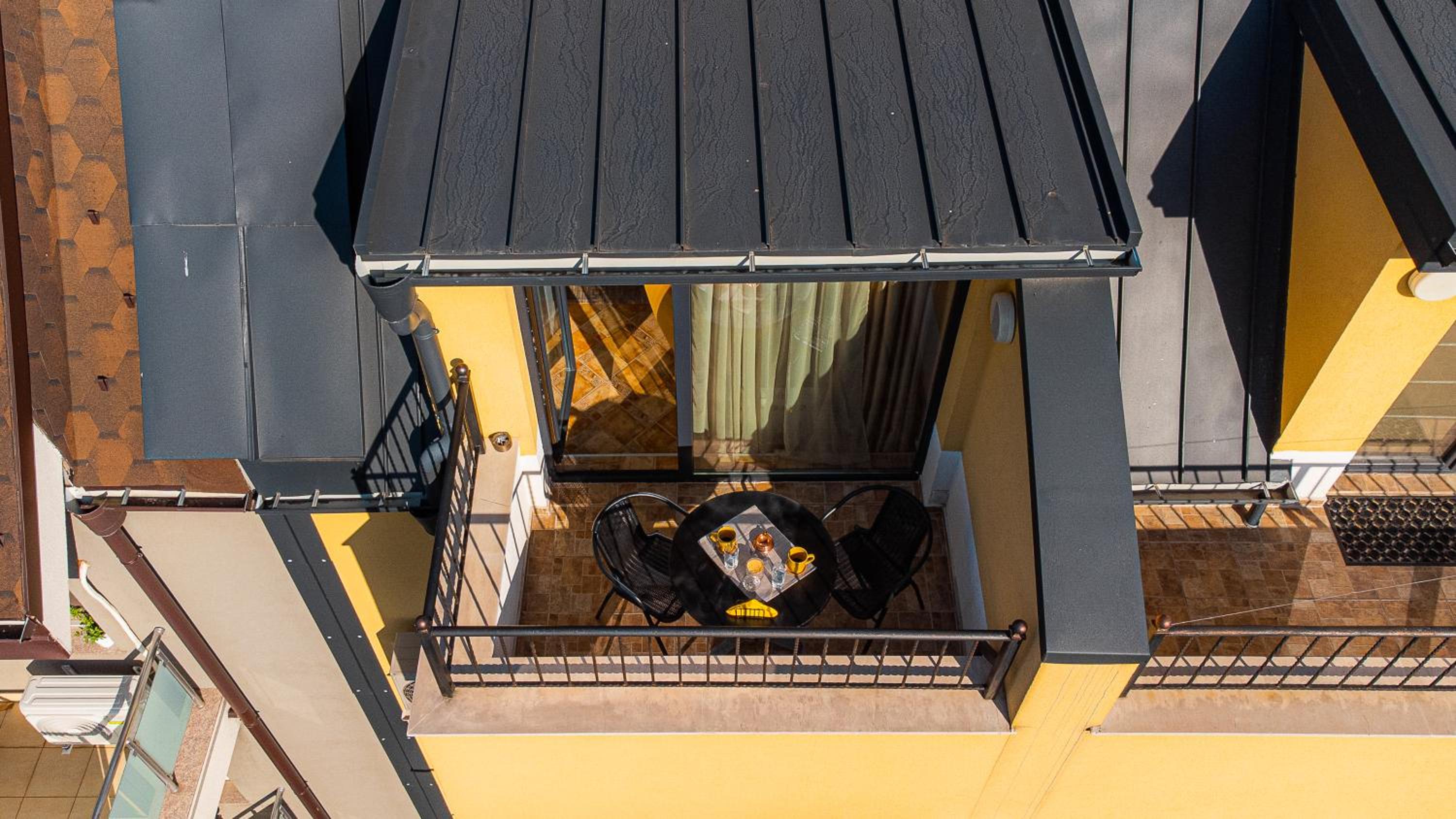 Pumpkin Spiced Suite with Own Parking and Office Setup