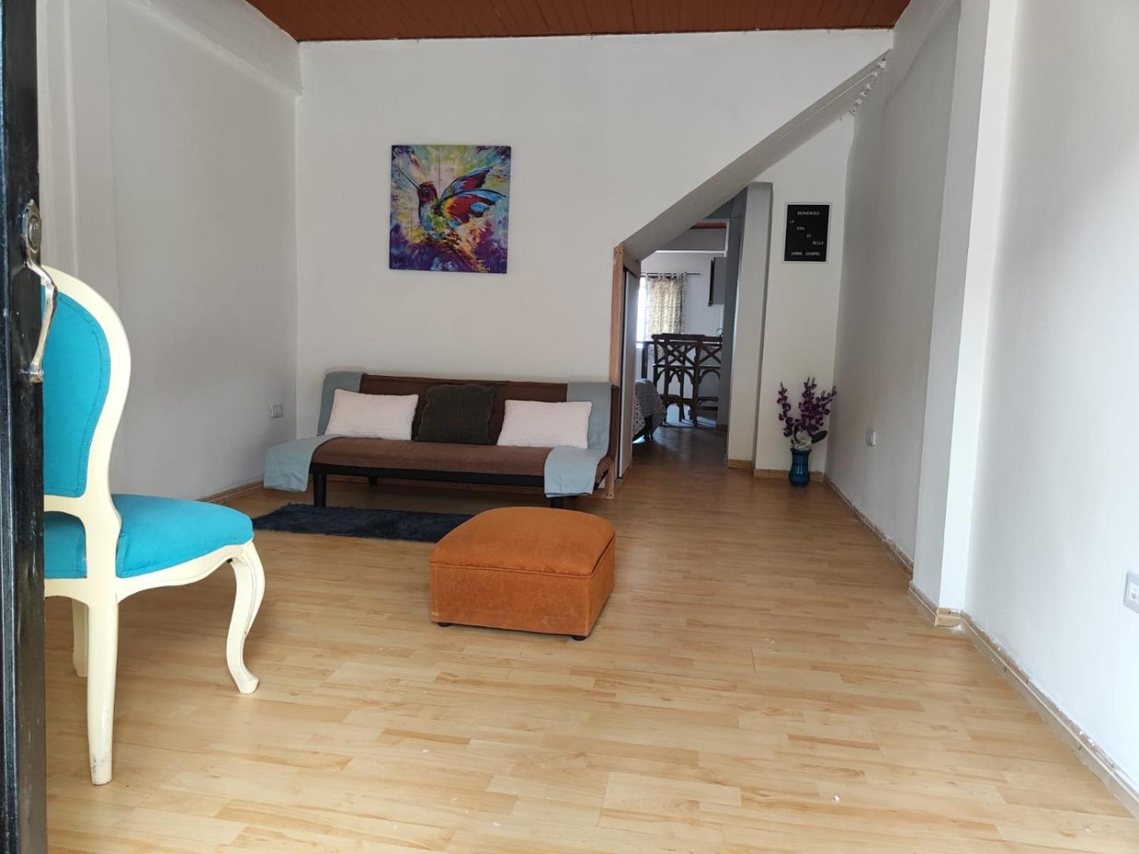 Cómodo estudio en la vía a termales