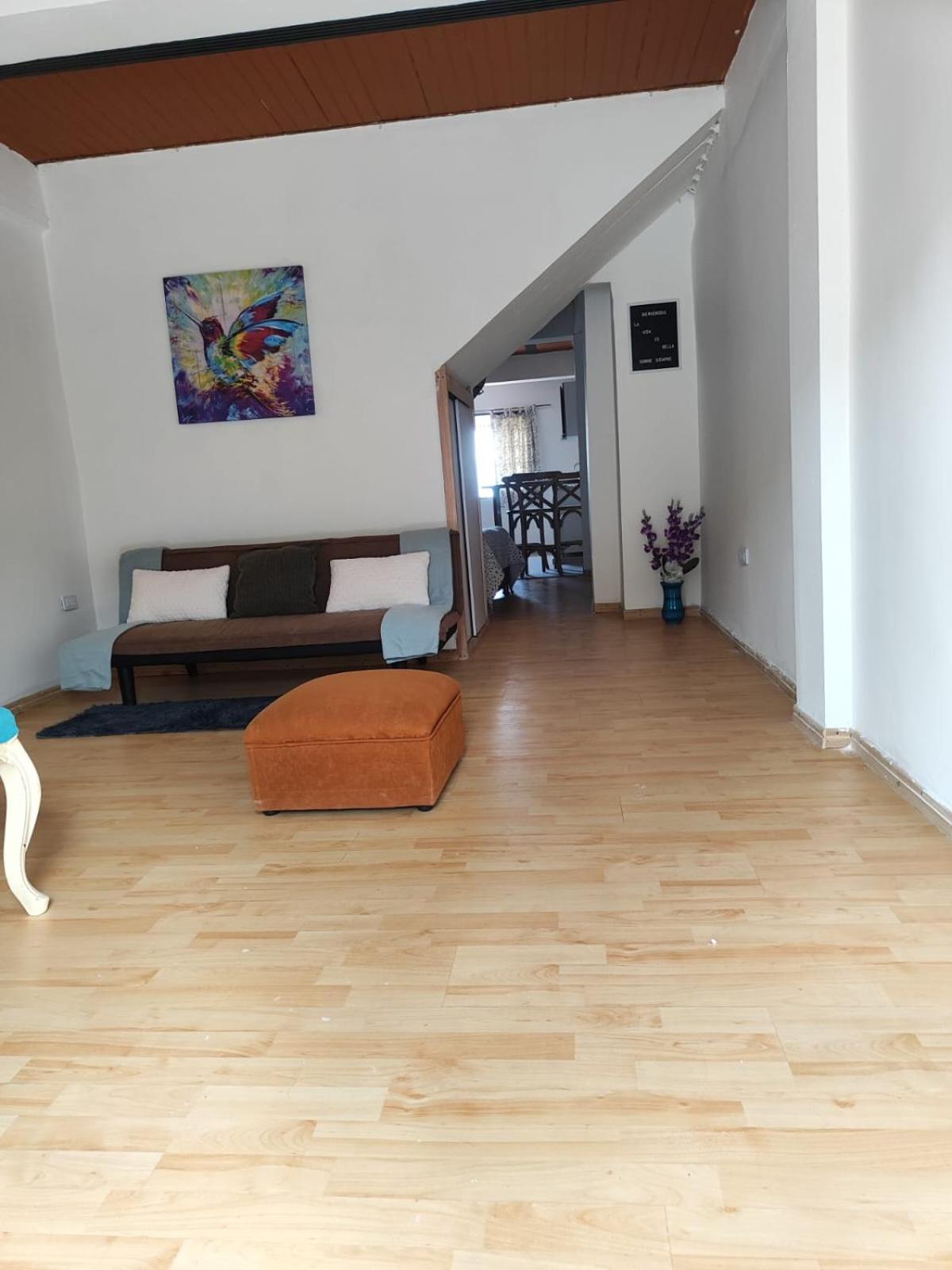 Cómodo estudio en la vía a termales