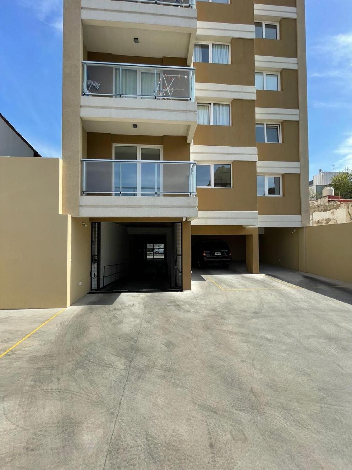 EXCELENTE departamento a estrenar con cochera en zona Plaza Mitre