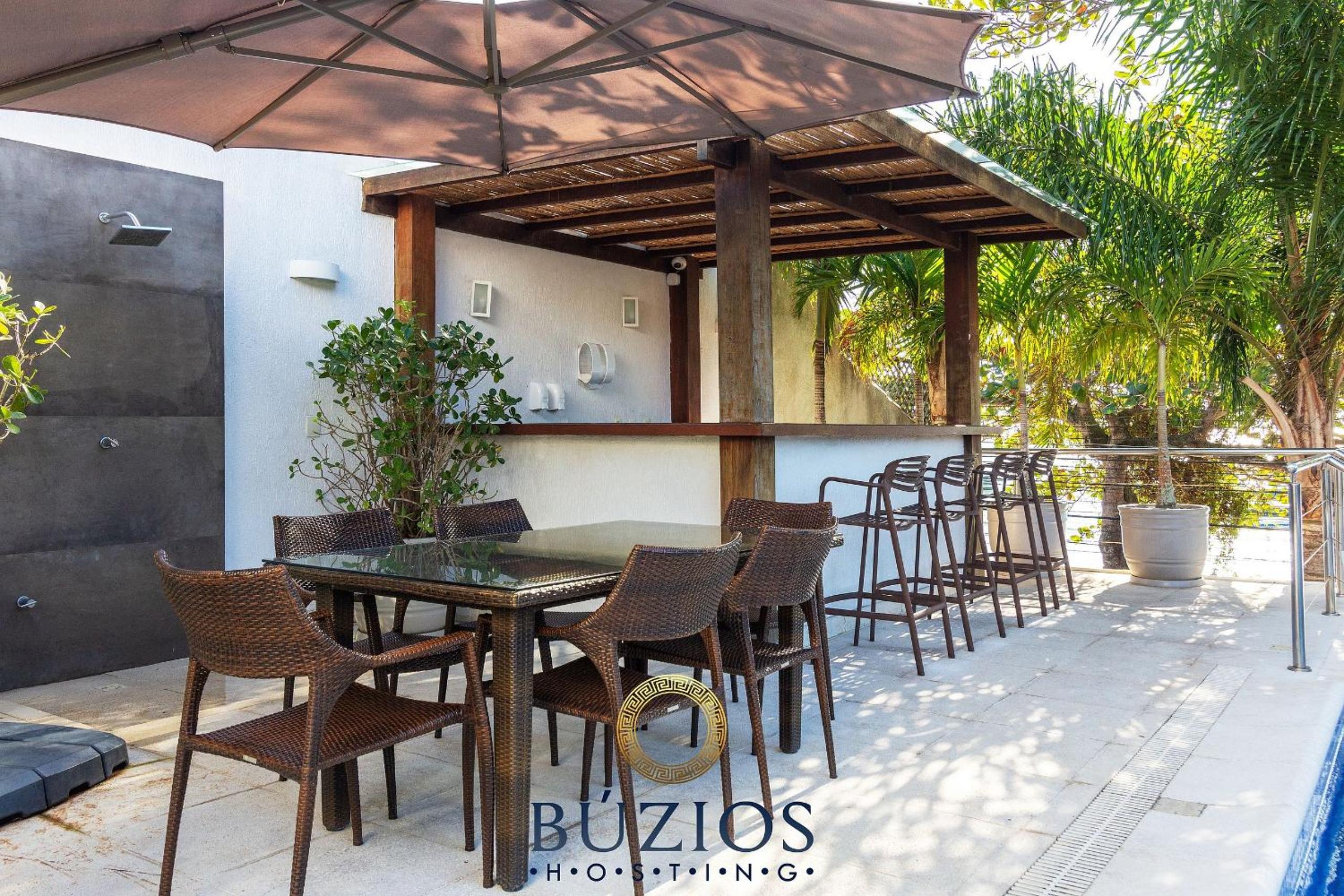Bz48 Condominium facing Orla Bardot! House with 4 suites