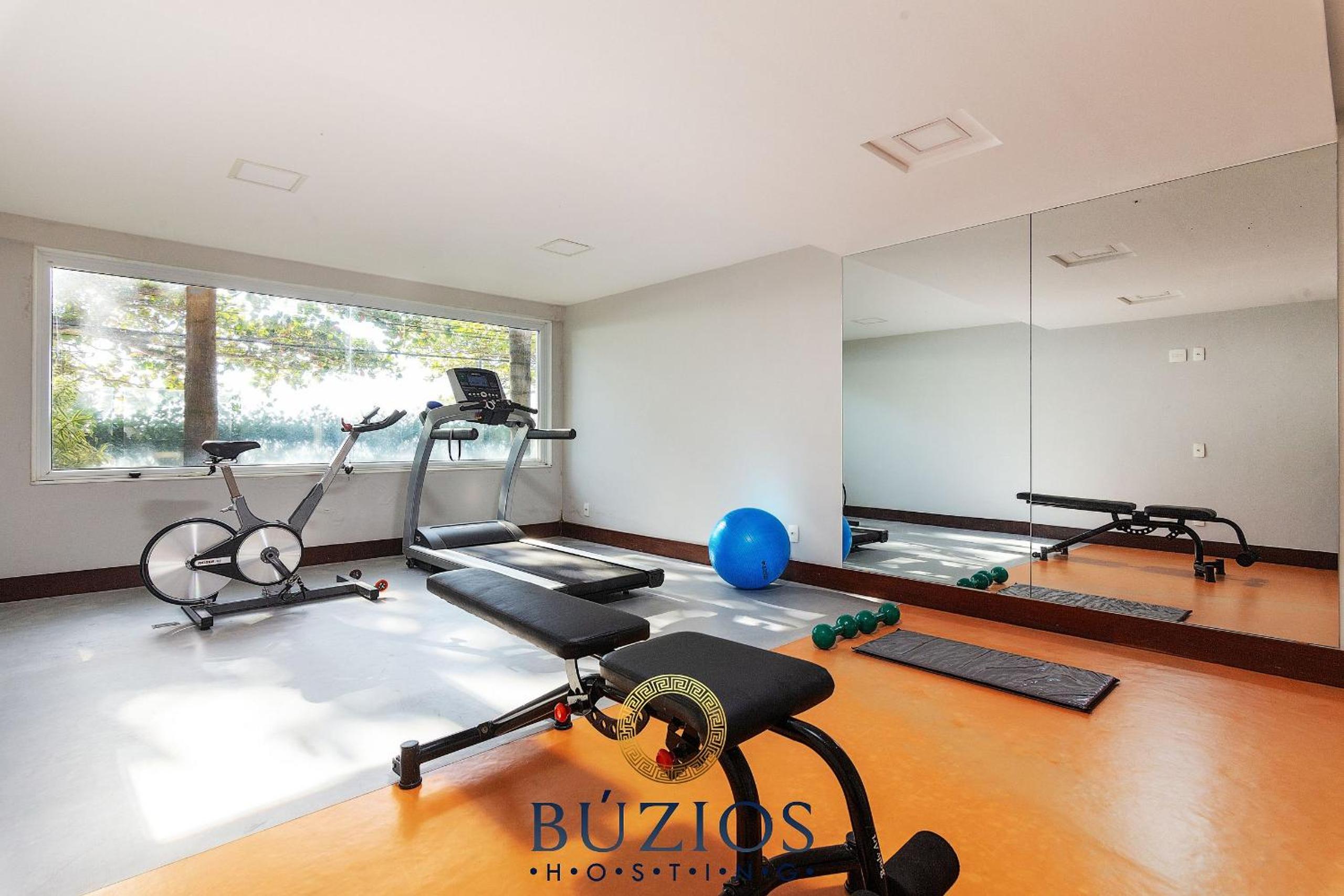 Bz48 Condominium facing Orla Bardot! House with 4 suites