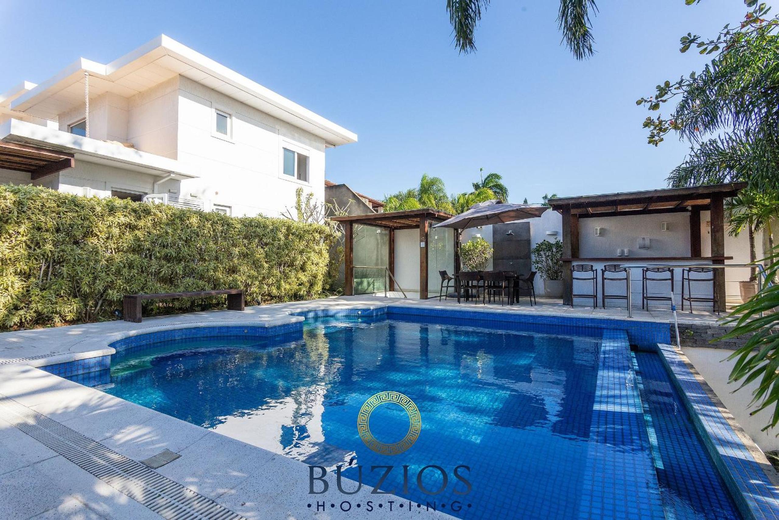 Bz48 Condominium facing Orla Bardot! House with 4 suites