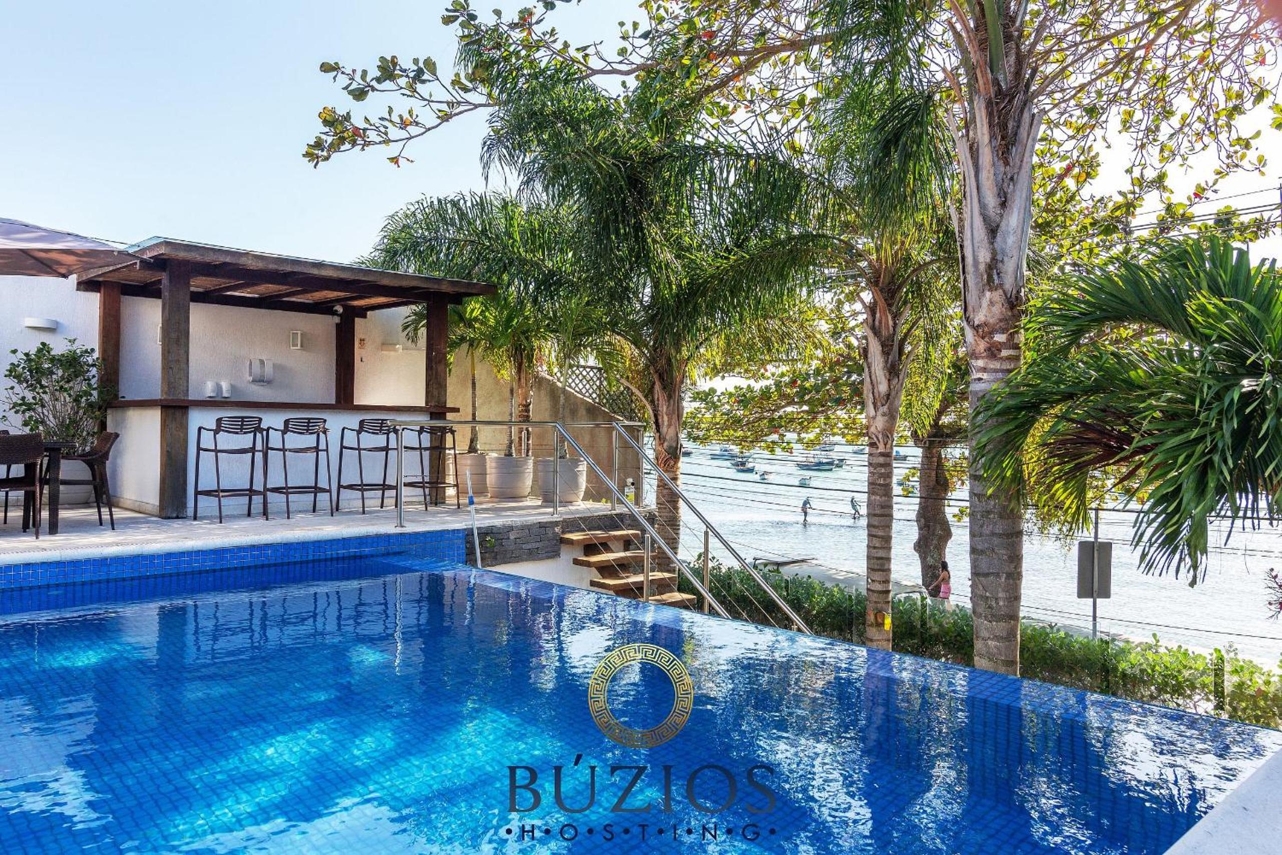 Bz48 Condominium facing Orla Bardot! House with 4 suites