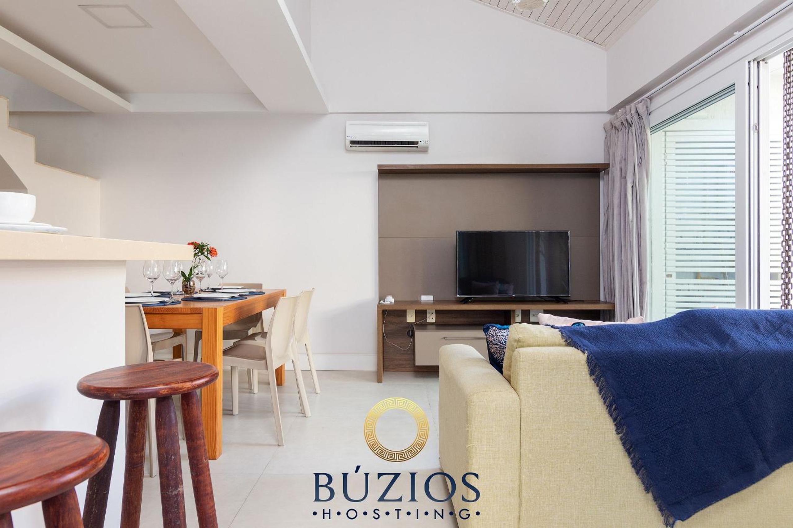 Bz48 Condominium facing Orla Bardot! House with 4 suites