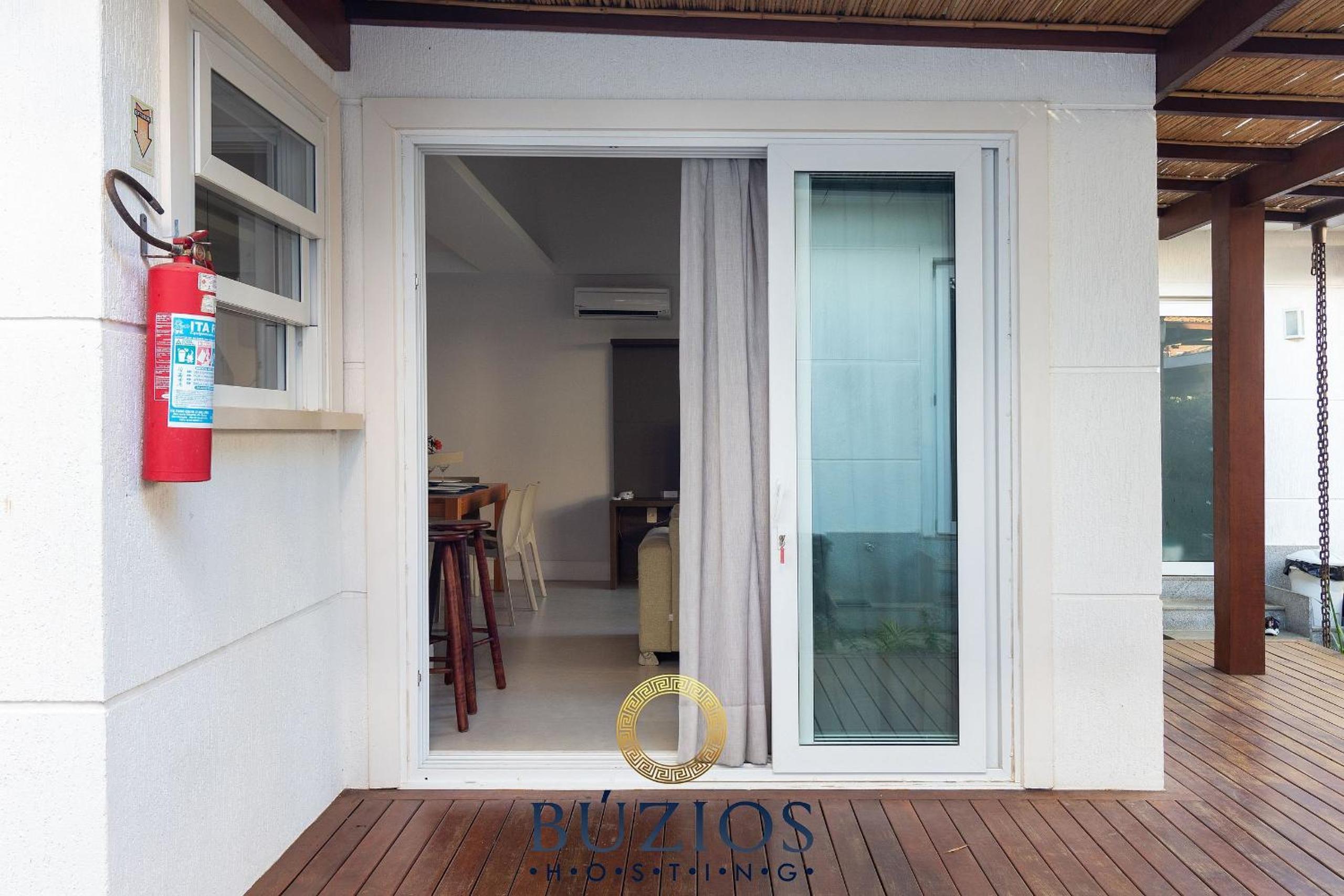 Bz48 Condominium facing Orla Bardot! House with 4 suites