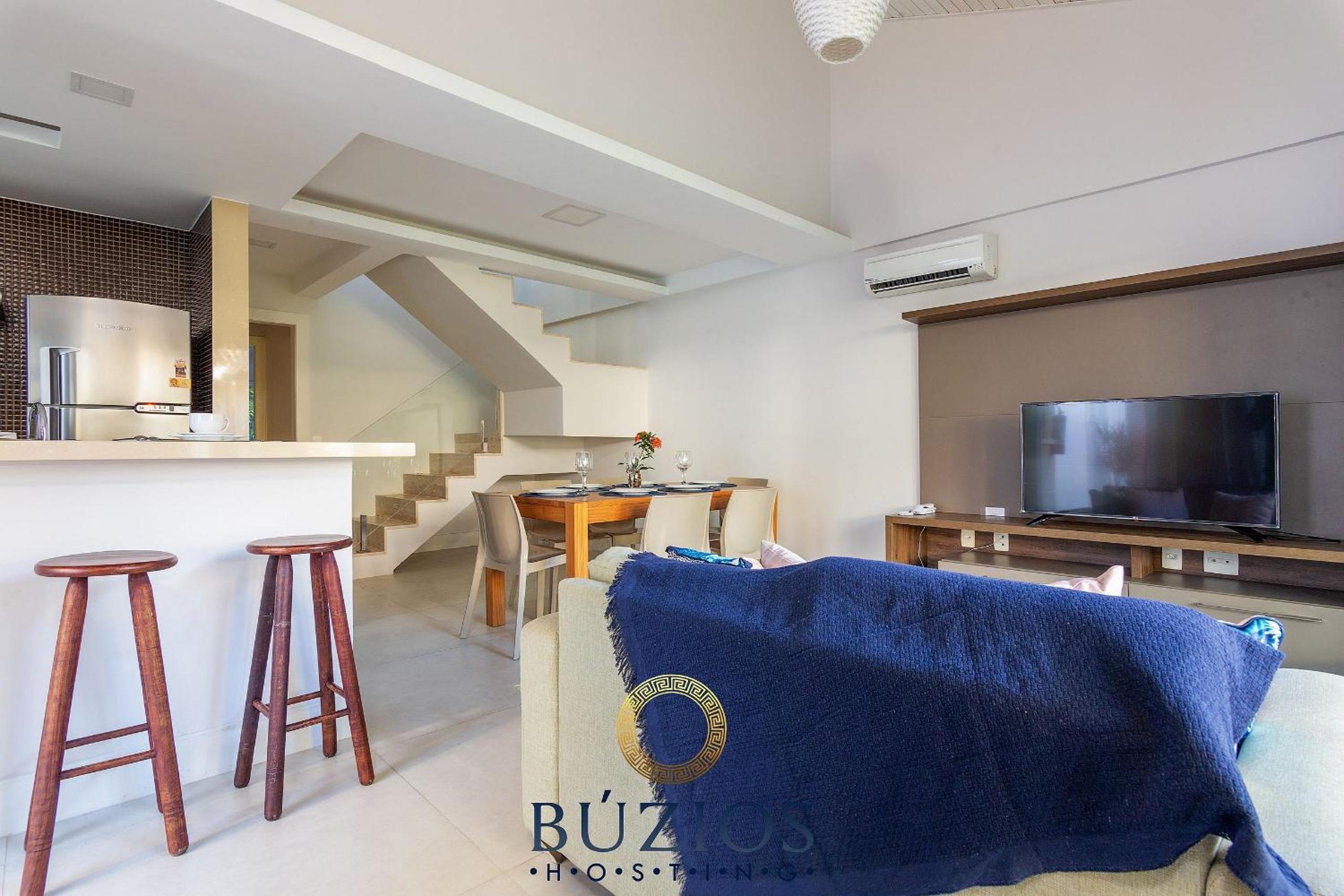 Bz48 Condominium facing Orla Bardot! House with 4 suites