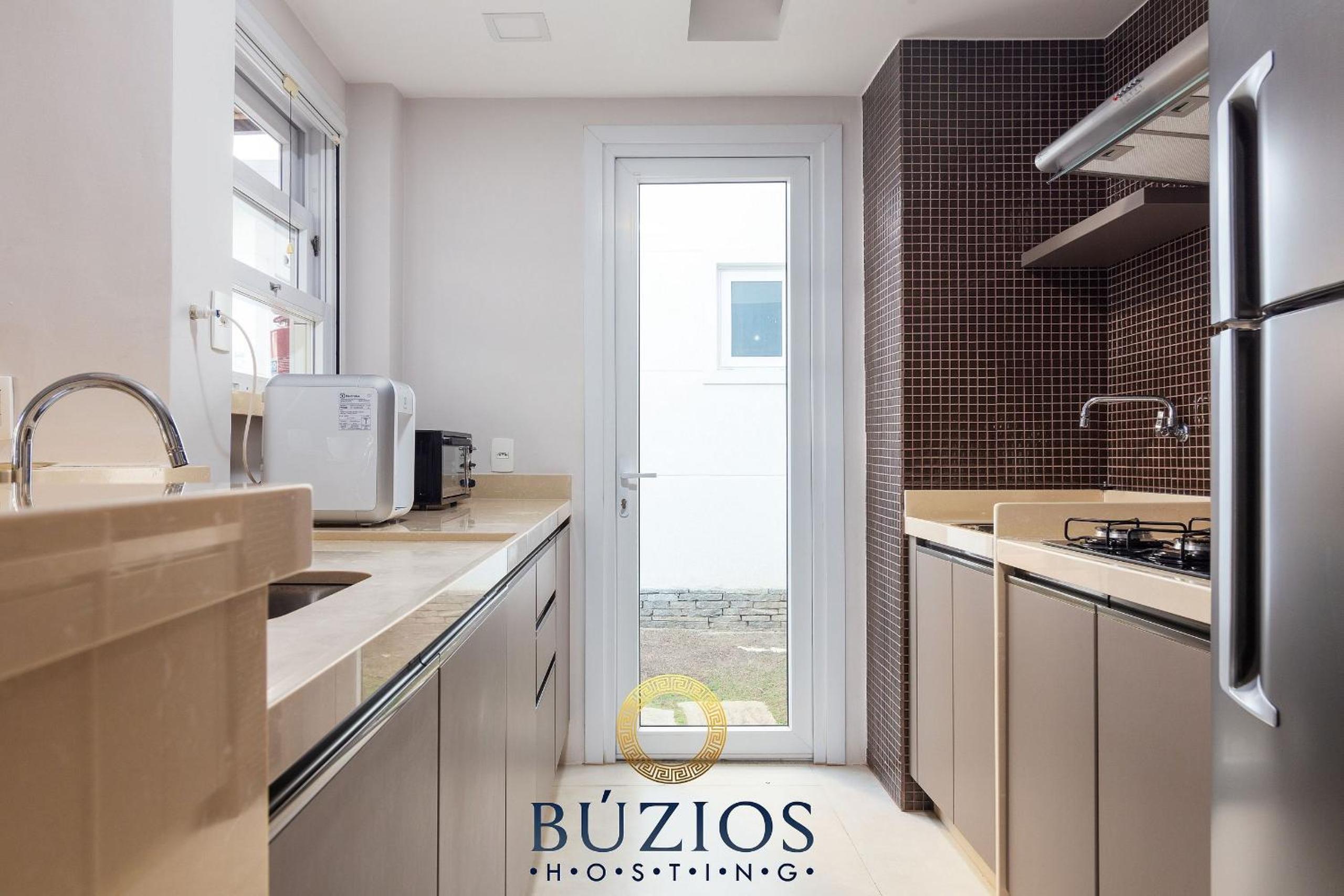 Bz48 Condominium facing Orla Bardot! House with 4 suites