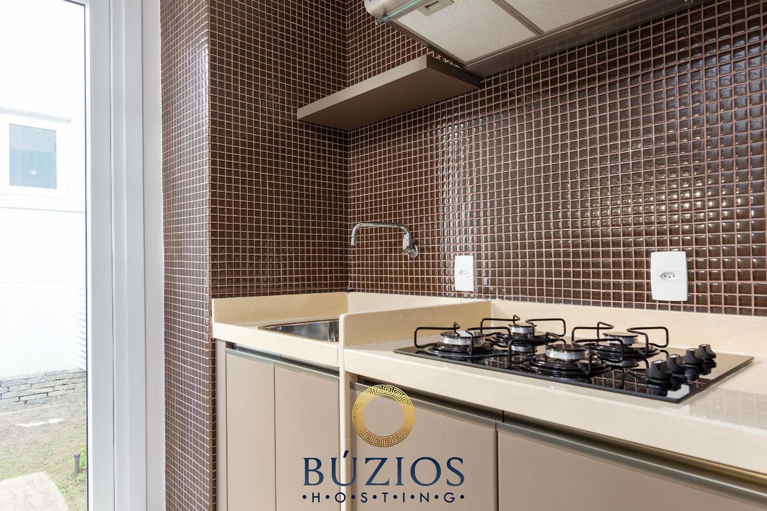 Bz48 Condominium facing Orla Bardot! House with 4 suites