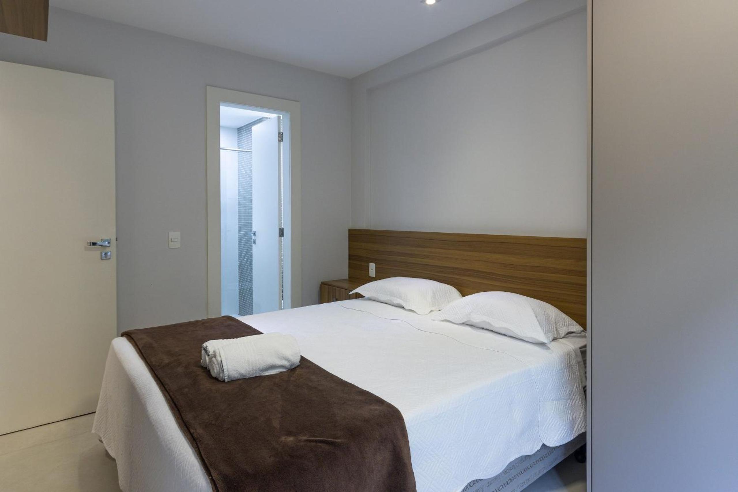 Bz48 Condominium facing Orla Bardot! House with 4 suites