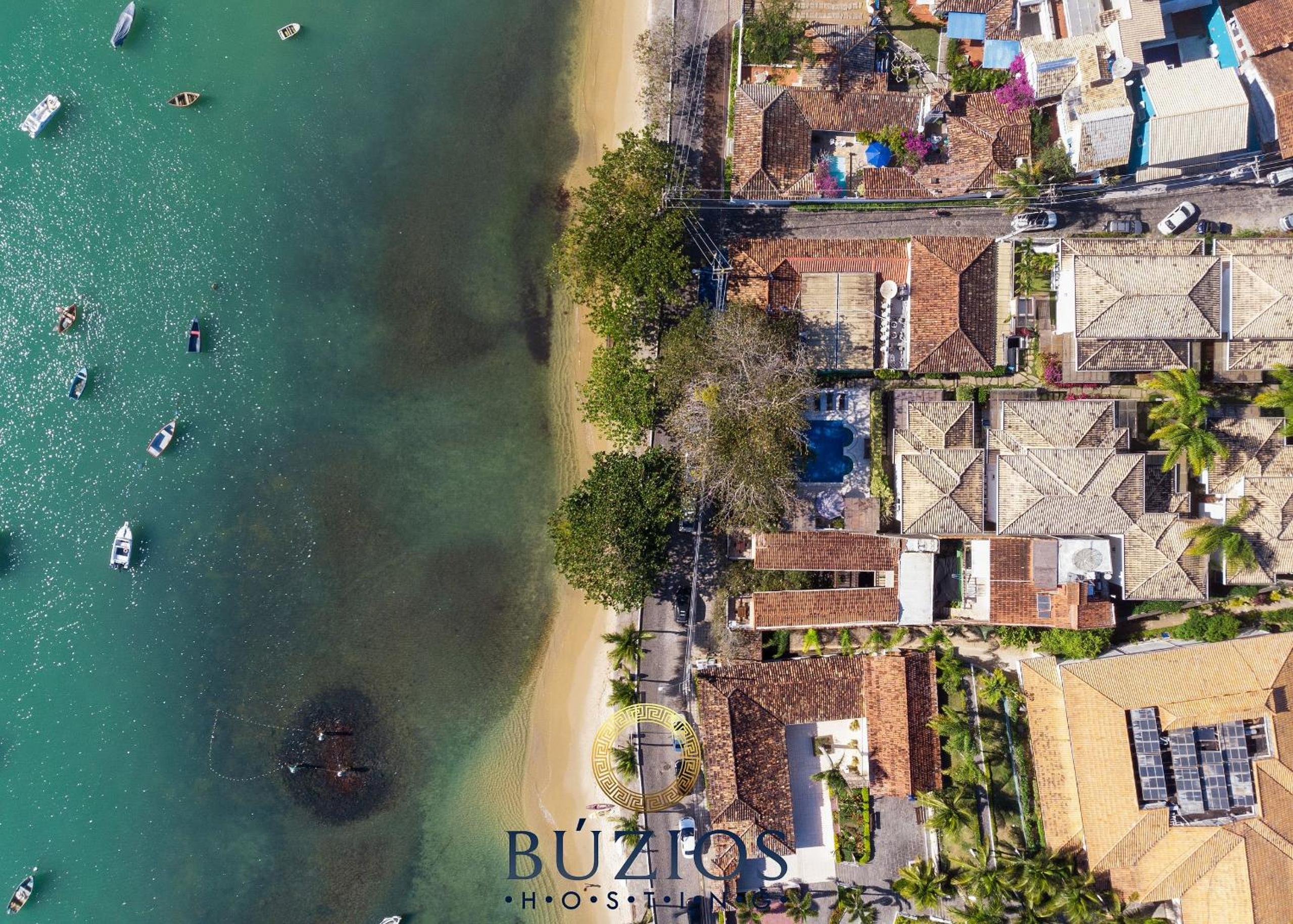 Bz48 Condominium facing Orla Bardot! House with 4 suites