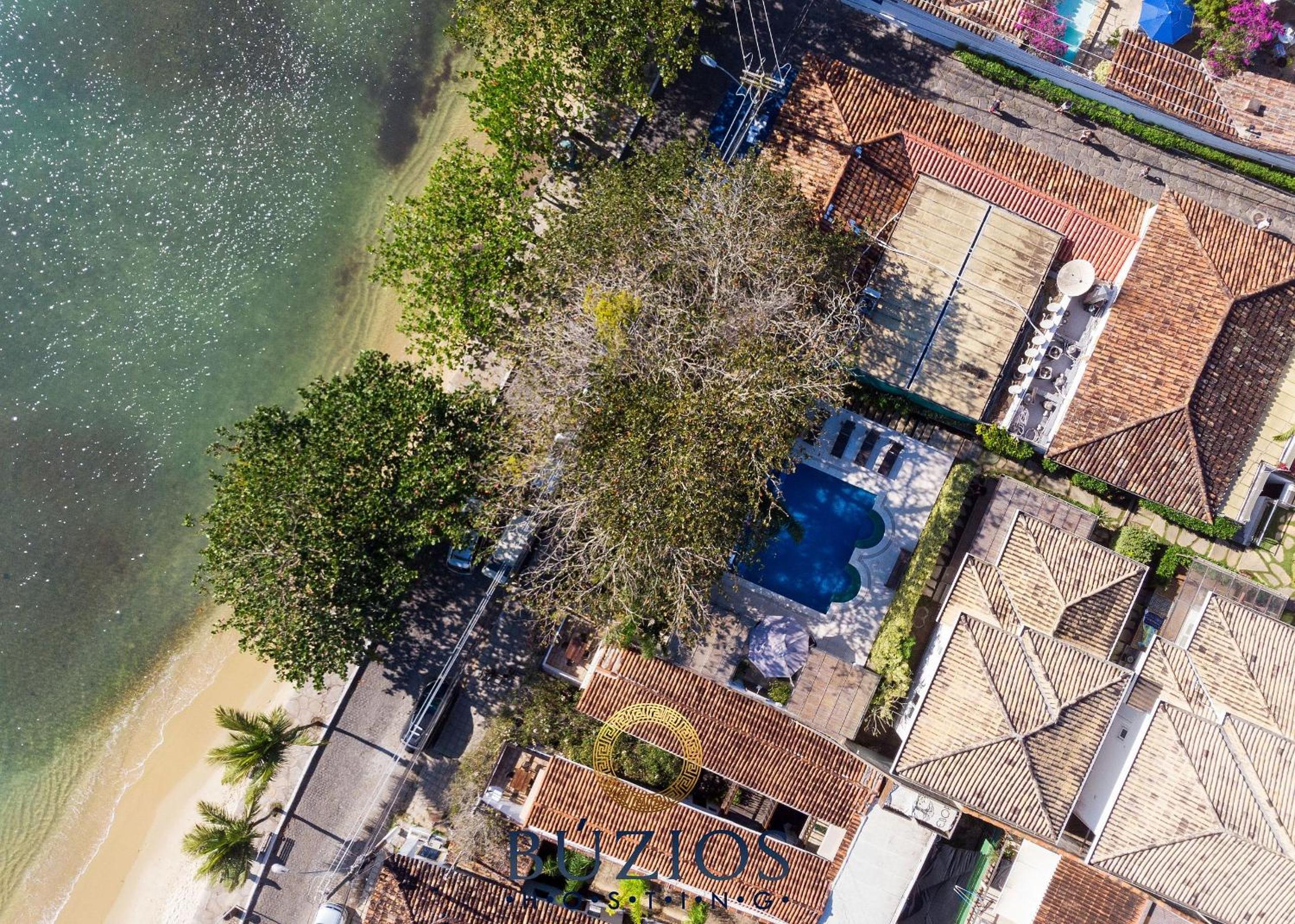 Bz48 Condominium facing Orla Bardot! House with 4 suites