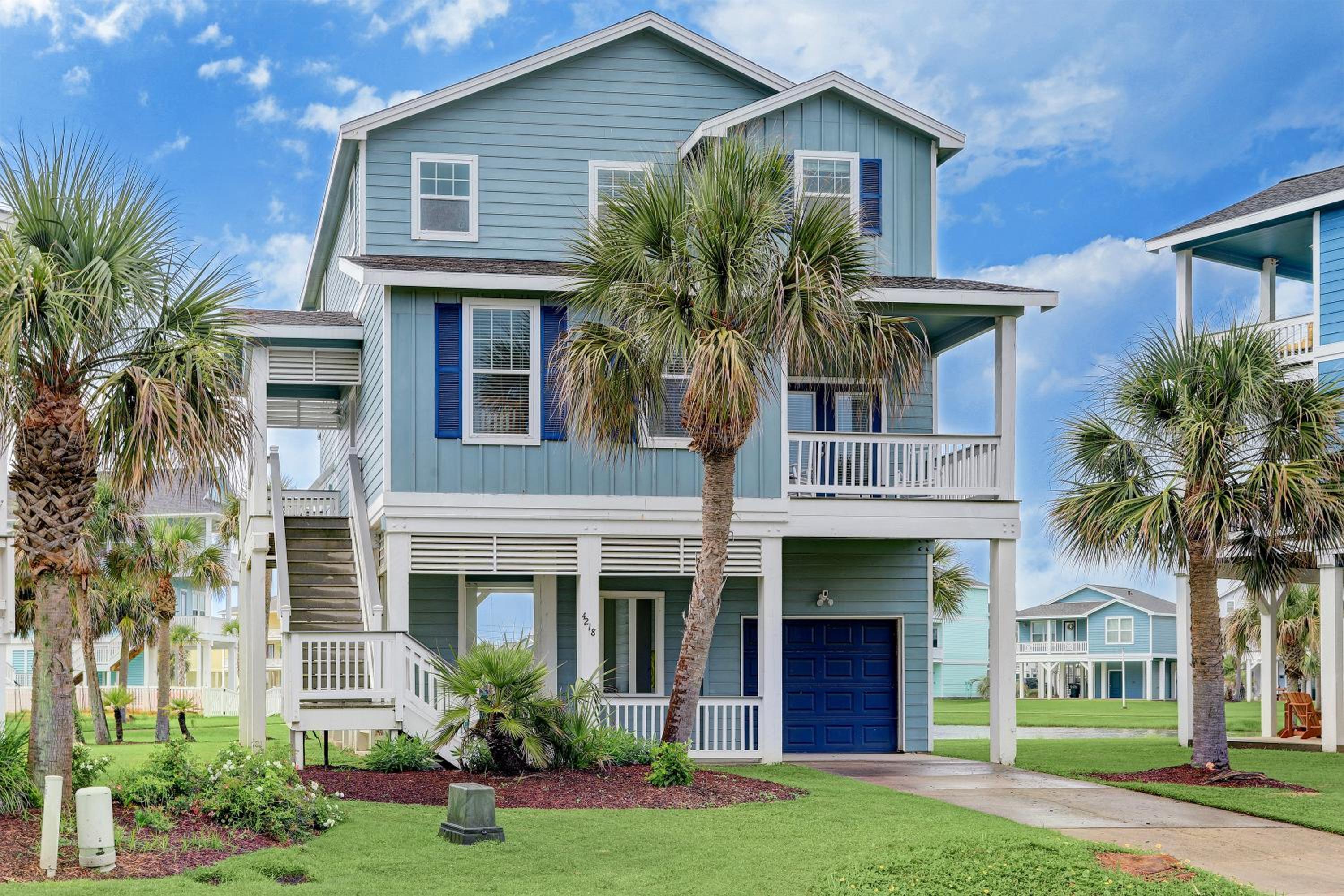 Cozy Beach Home with Resort Amenities, Oceanbay, lake views and 3 decks! view 2