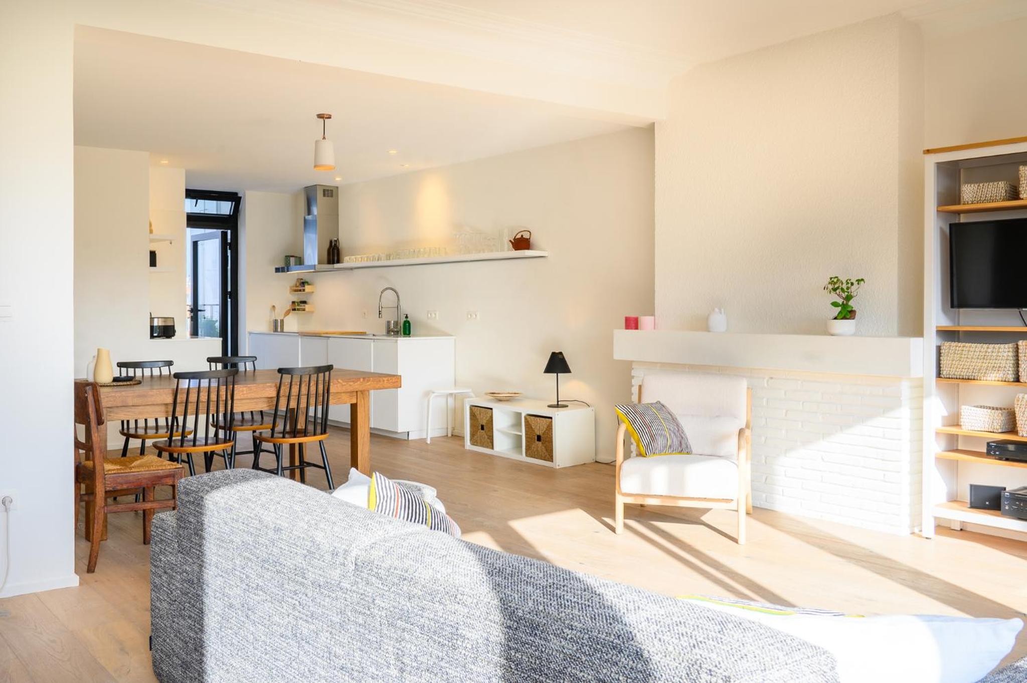 Stylish and Spacious City Center Apartment