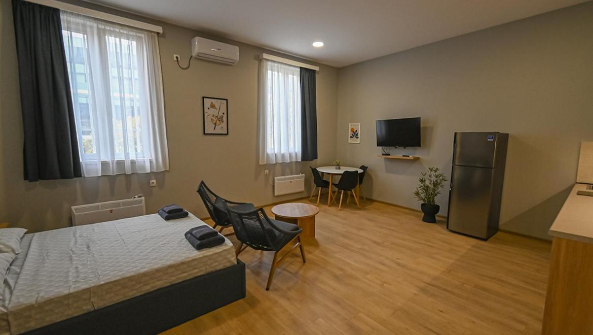 Big studio apt.on Liberty Square