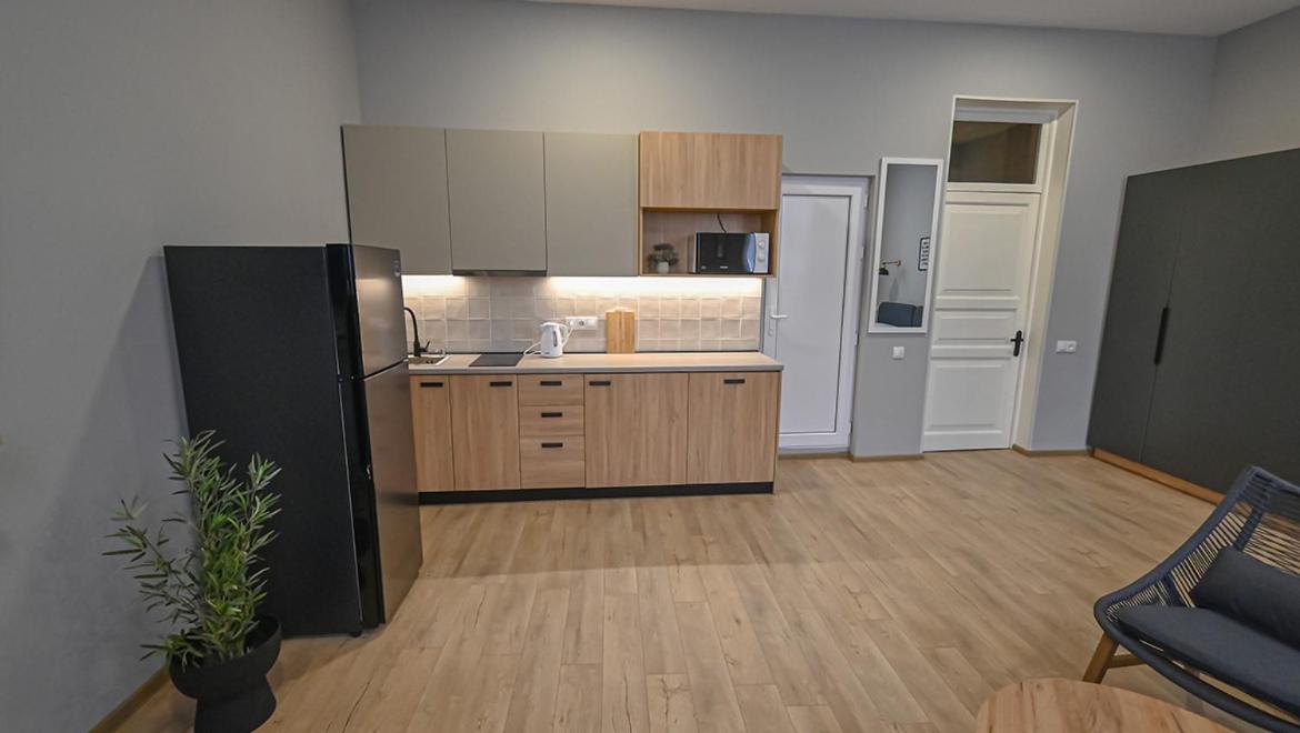 Big studio apt.on Liberty Square