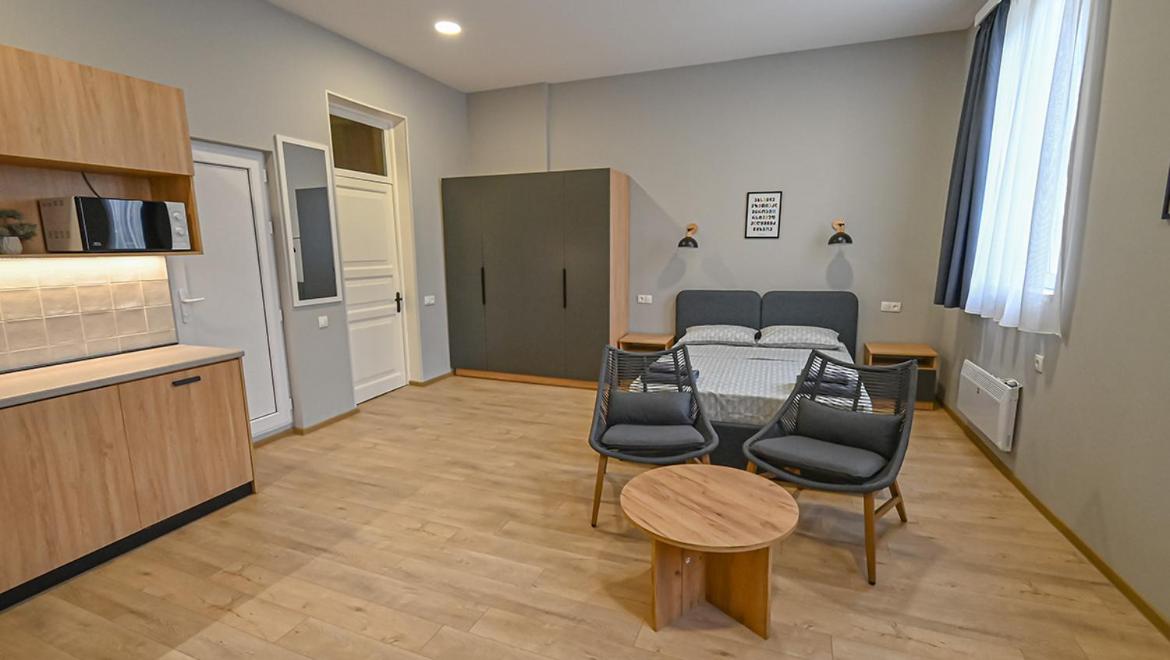 Big studio apt.on Liberty Square
