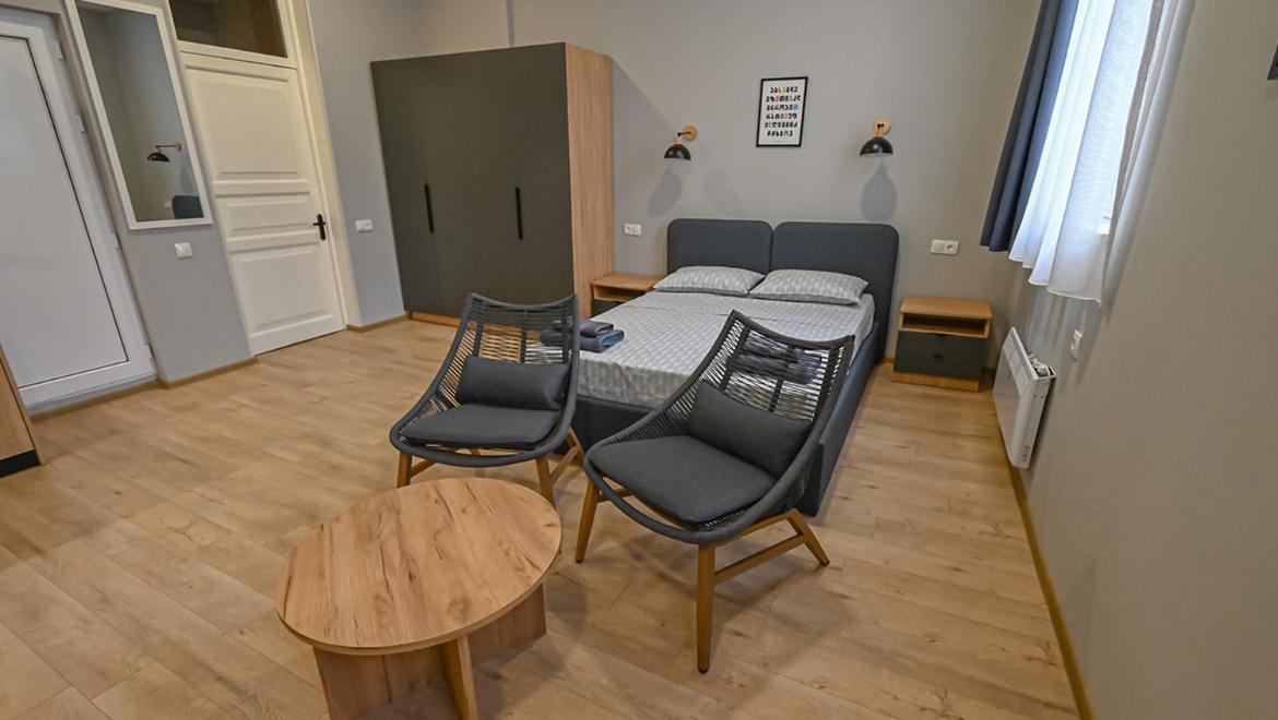 Big studio apt.on Liberty Square