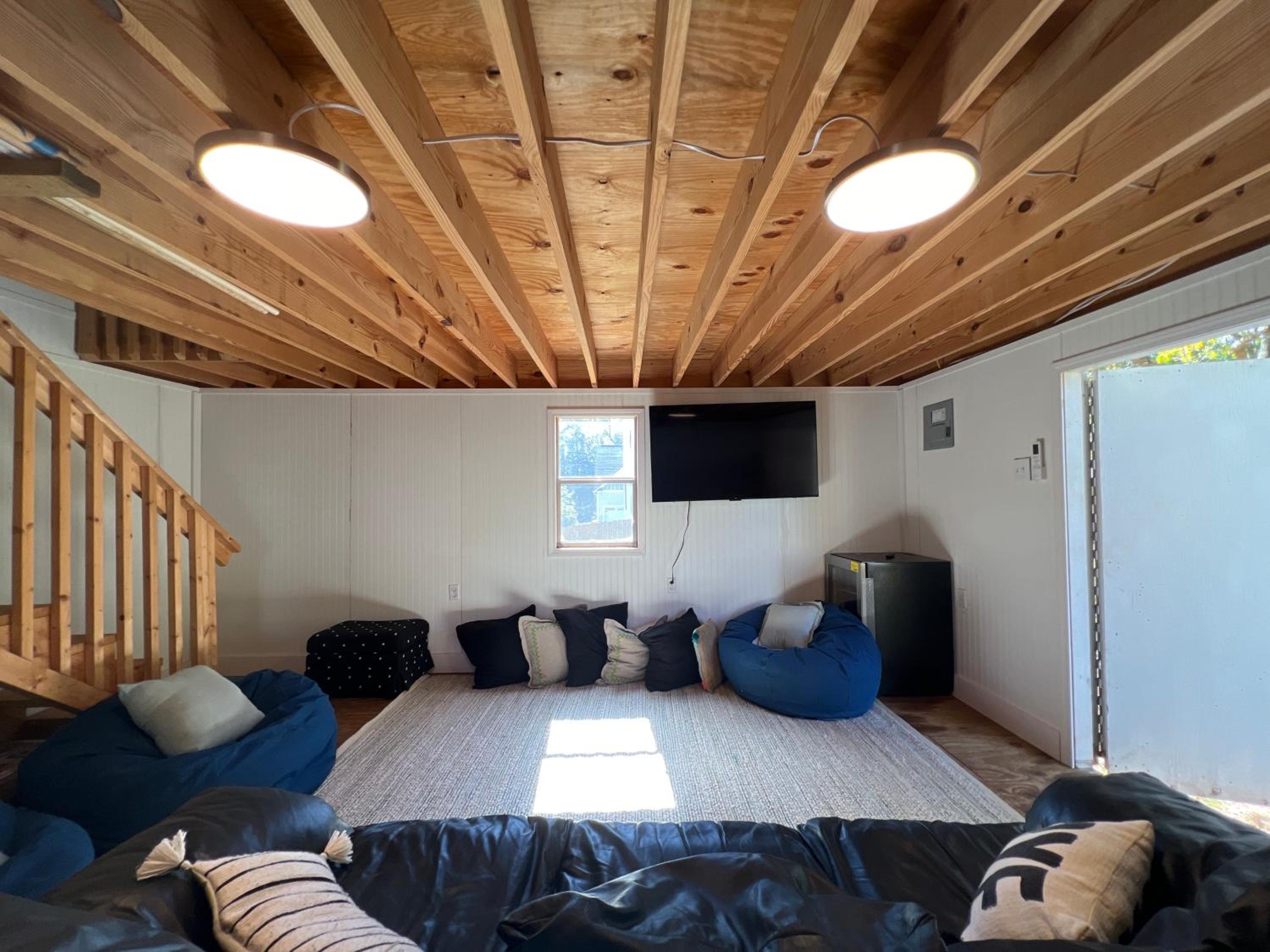 5BR 4B Huge Space with 2 Level Game Barn view 4