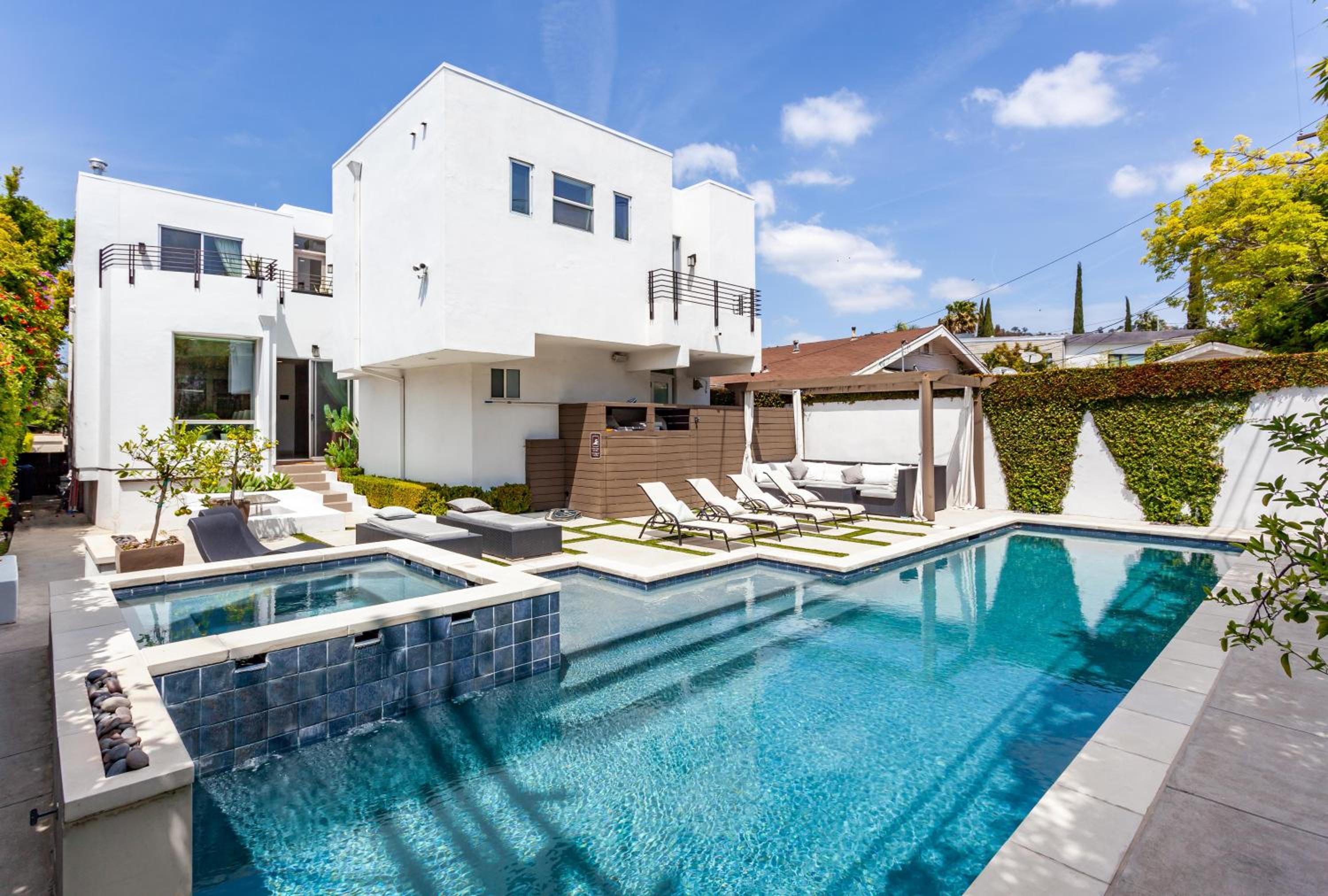 Luxurious Architectural Villa in Prime West Hollywood Neighborhood