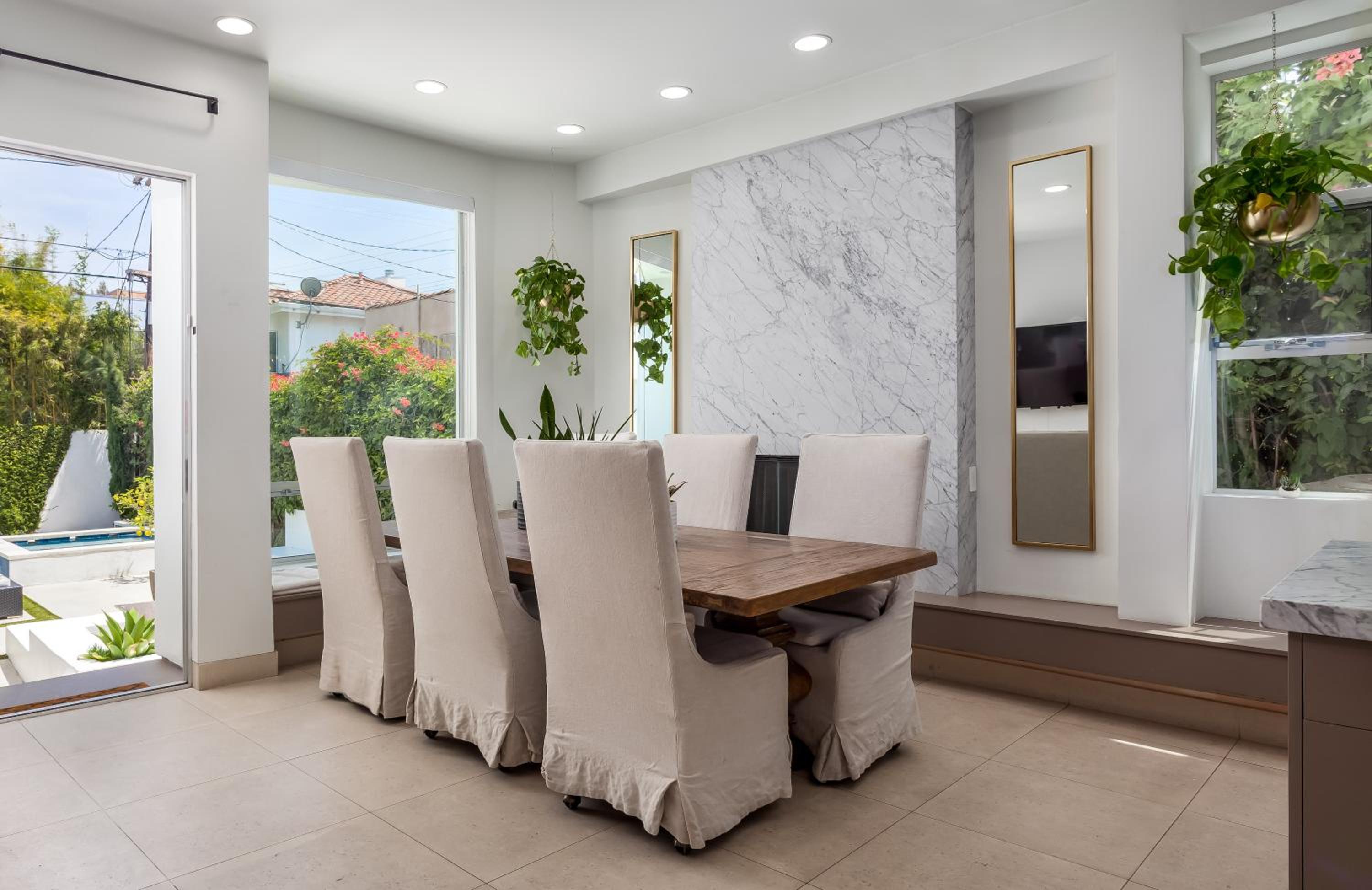 Luxurious Architectural Villa in Prime West Hollywood Neighborhood