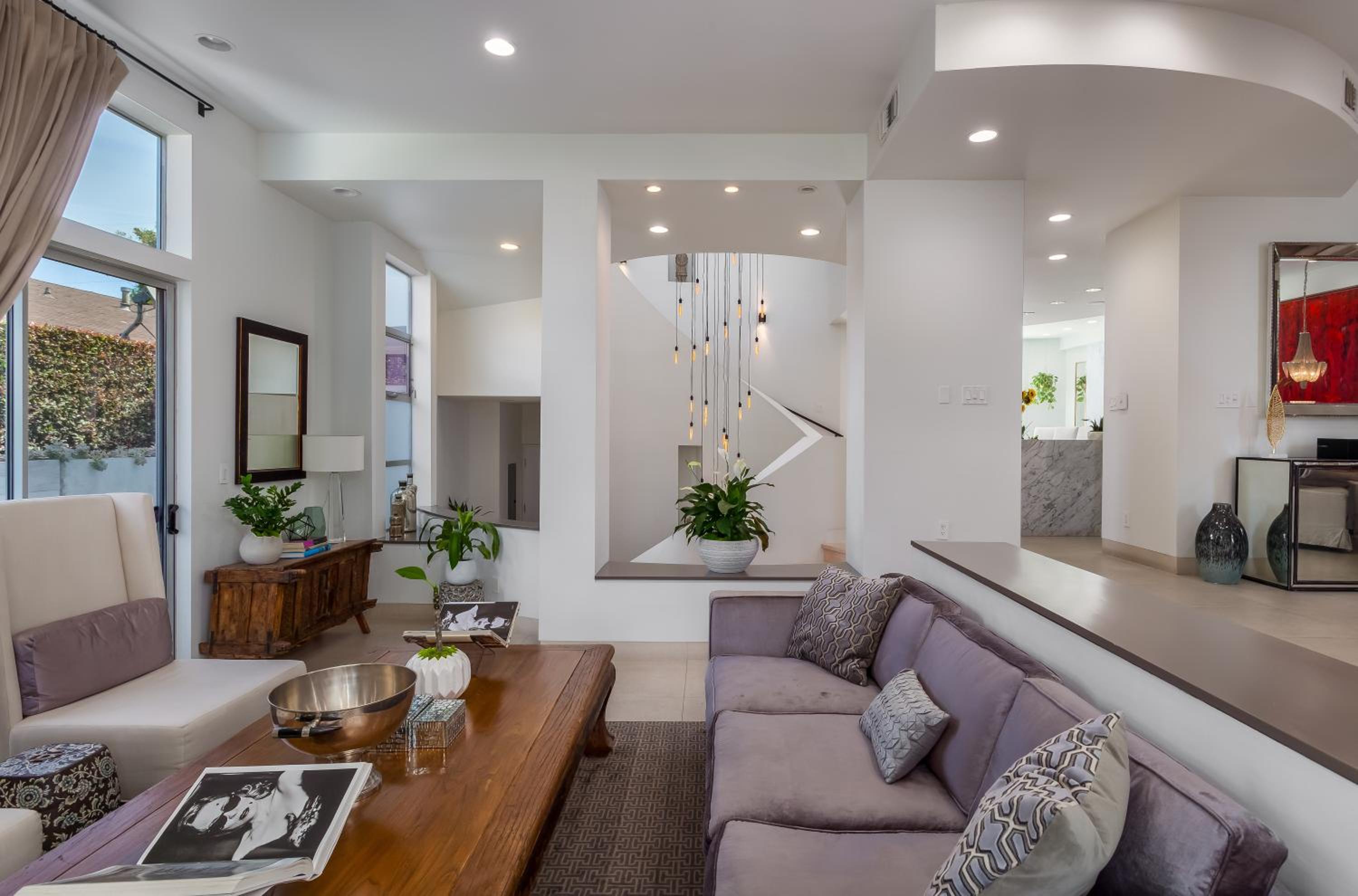 Luxurious Architectural Villa in Prime West Hollywood Neighborhood