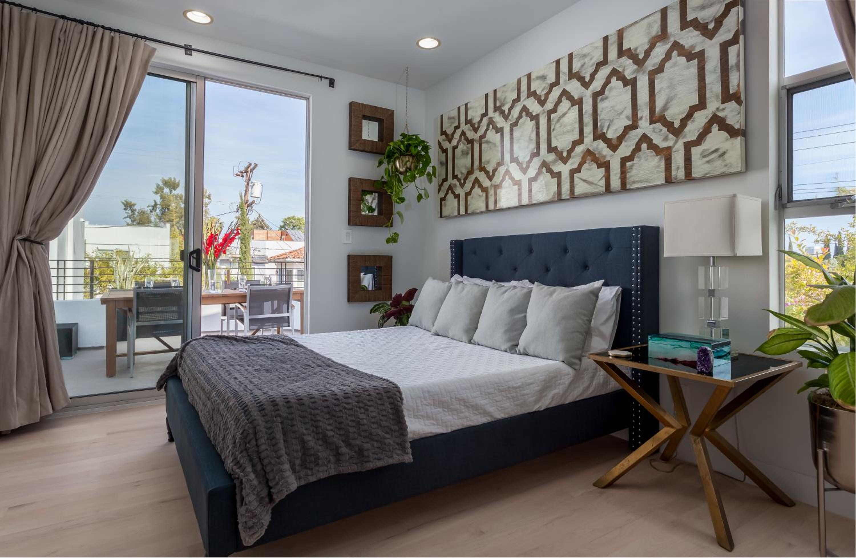 Luxurious Architectural Villa in Prime West Hollywood Neighborhood