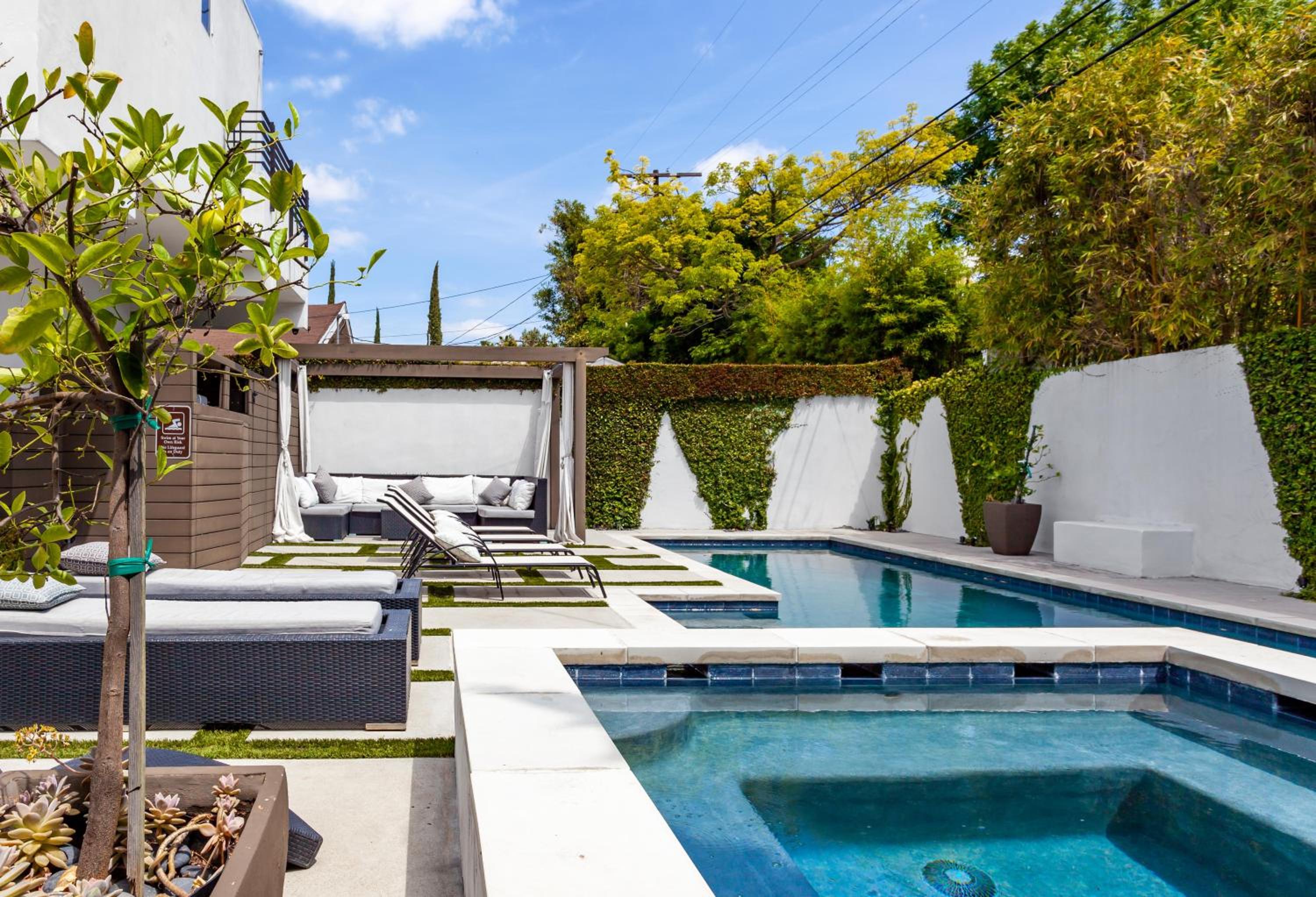 Luxurious Architectural Villa in Prime West Hollywood Neighborhood