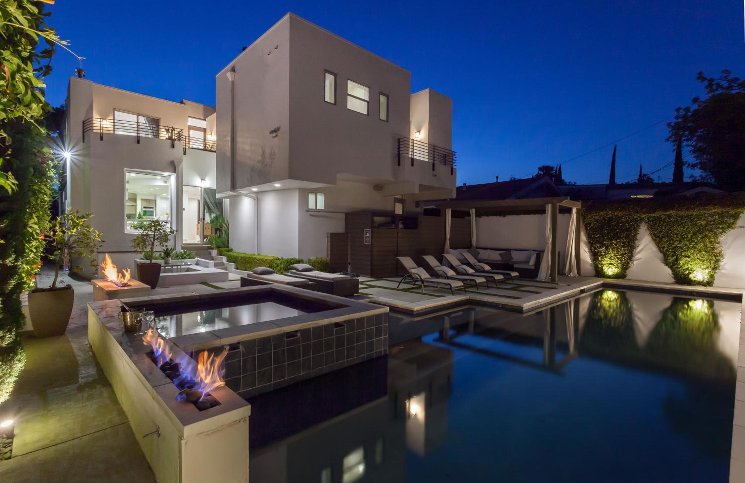 Luxurious Architectural Villa in Prime West Hollywood Neighborhood