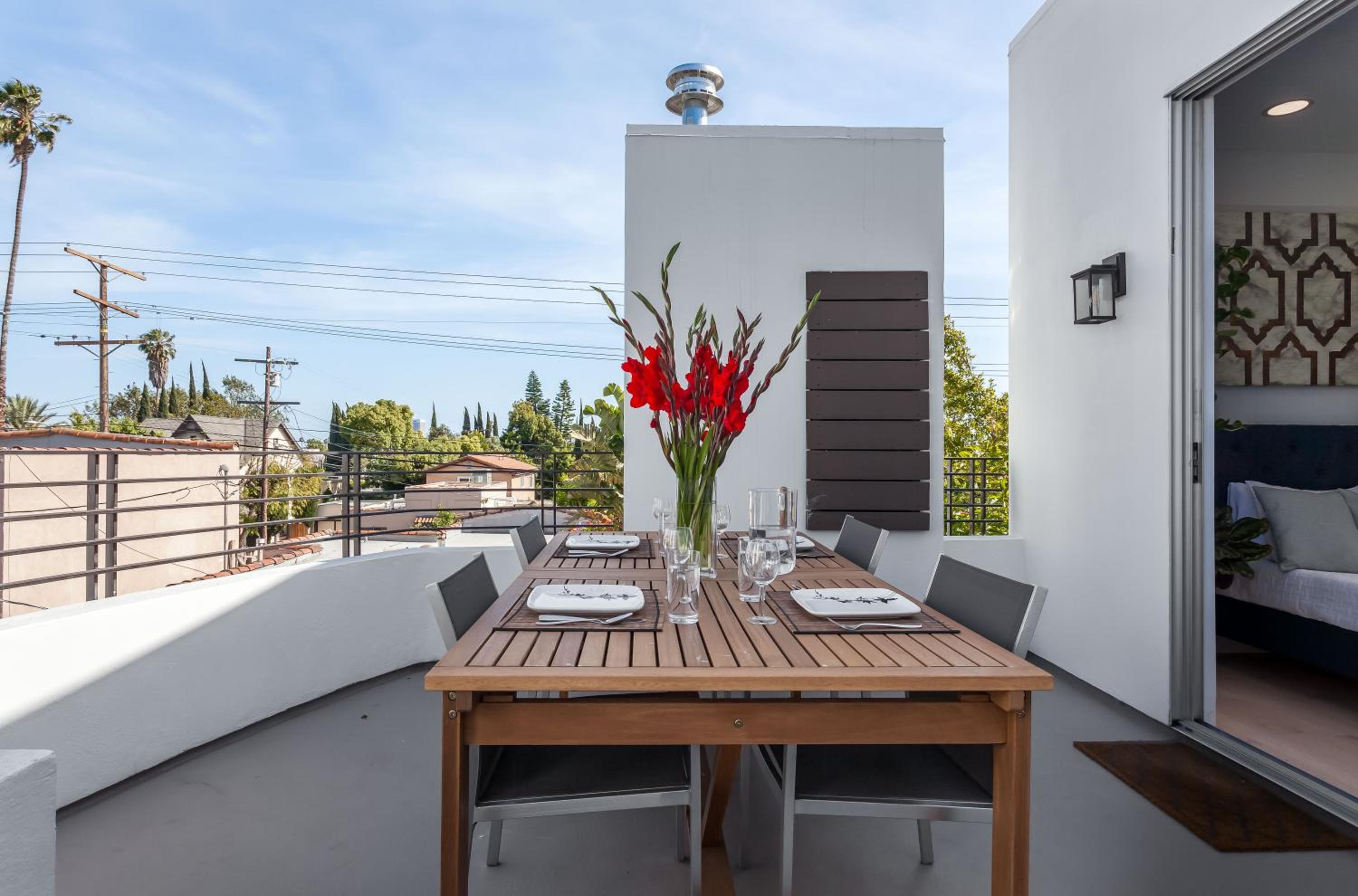 Luxurious Architectural Villa in Prime West Hollywood Neighborhood
