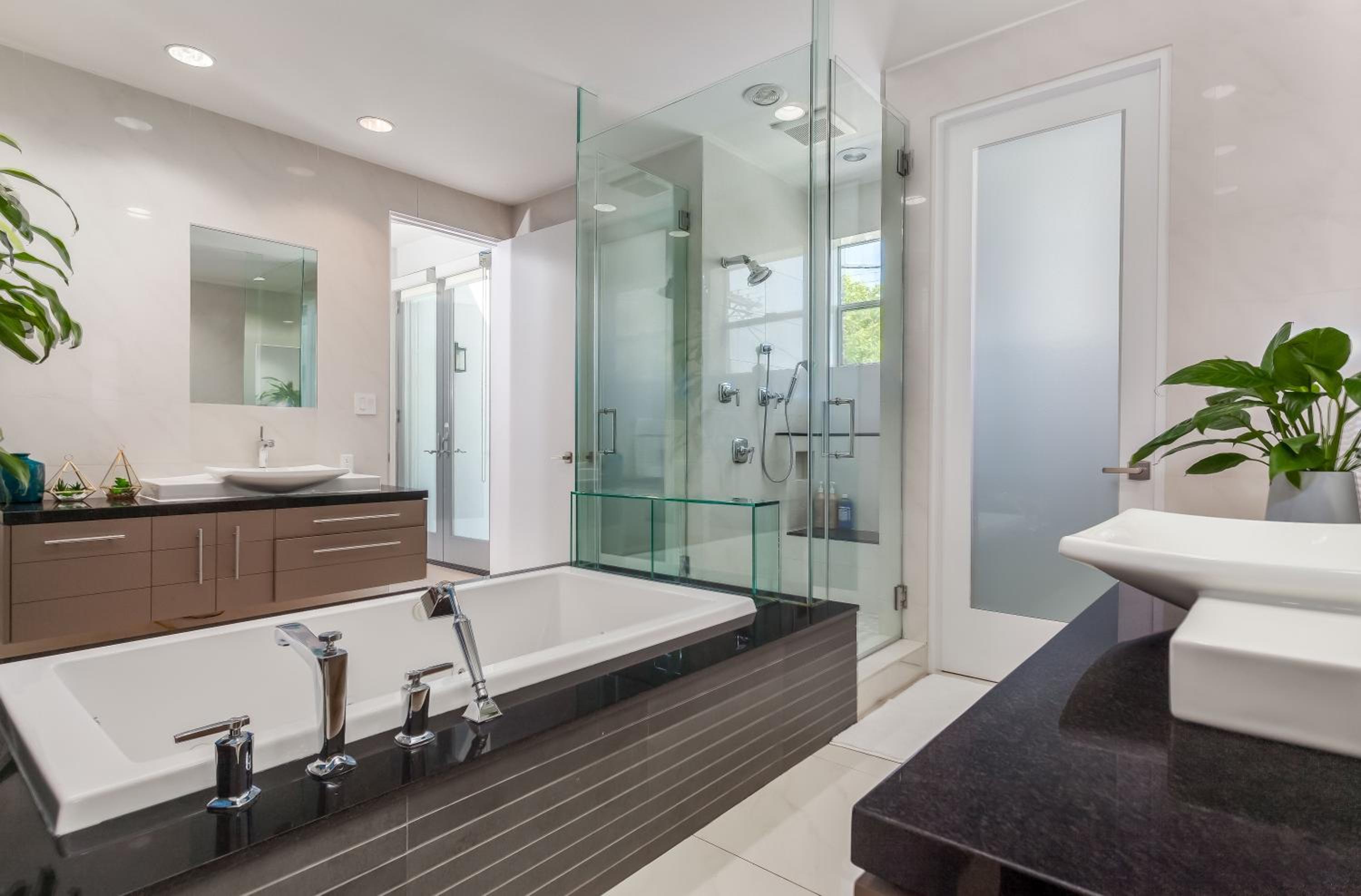 Luxurious Architectural Villa in Prime West Hollywood Neighborhood
