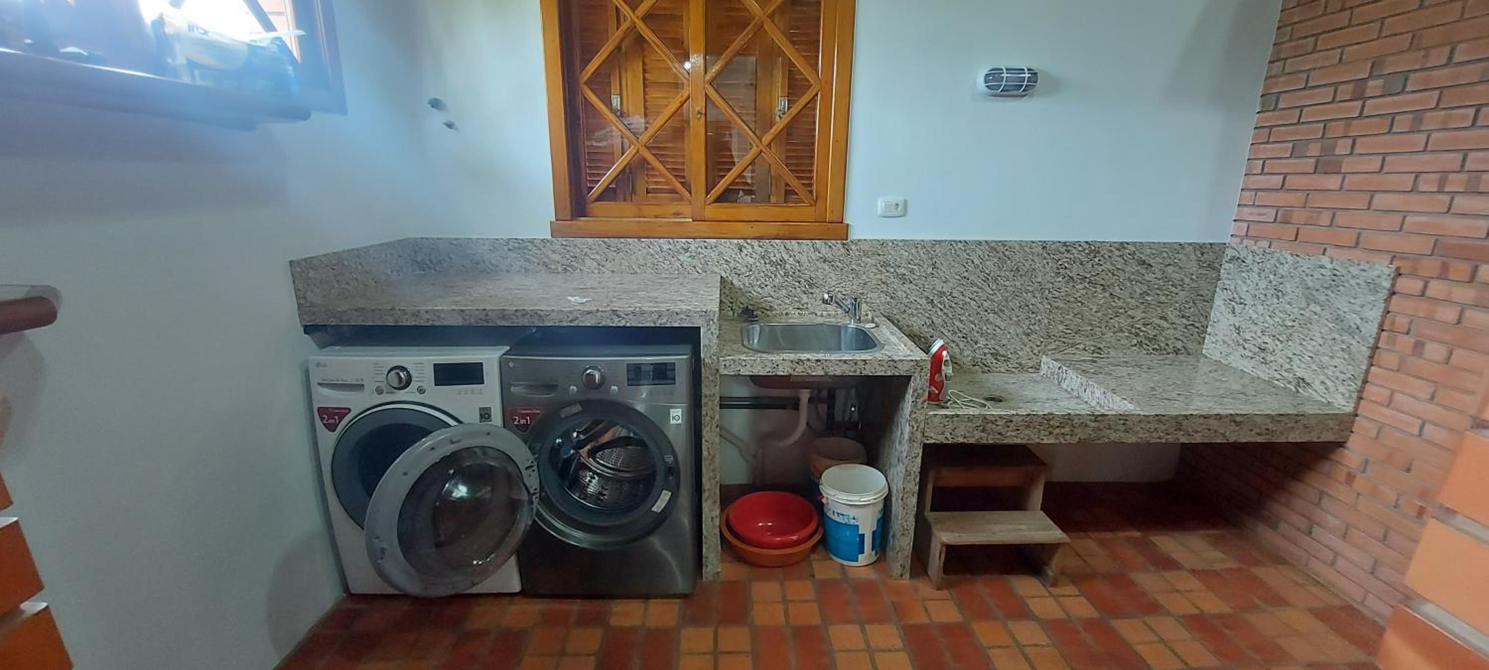 Casa 4 suíte, piscina interna em Pinto Bandeira