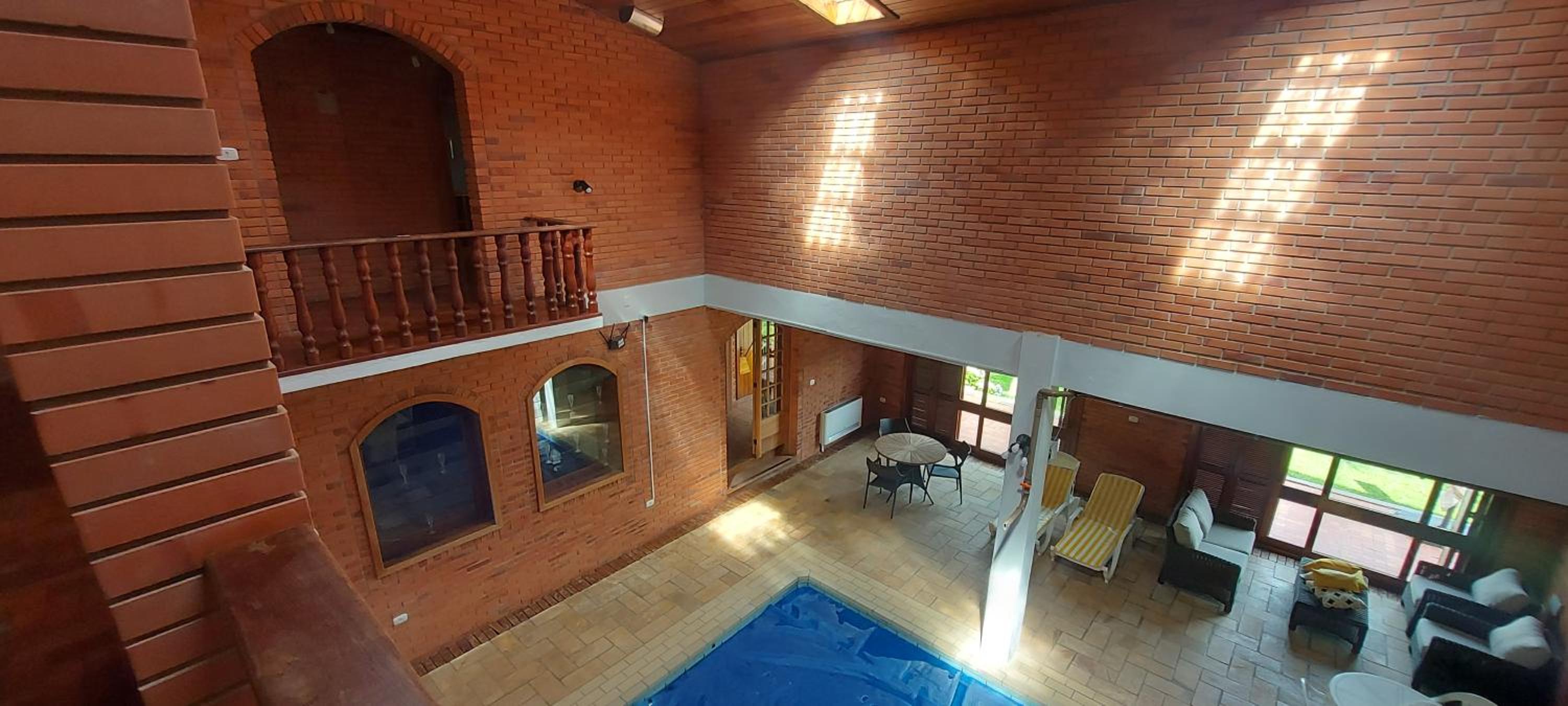 Casa 4 suíte, piscina interna em Pinto Bandeira