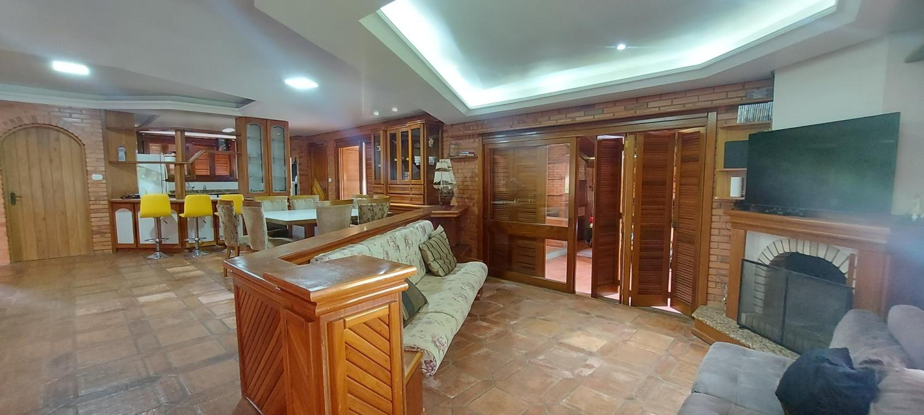 Casa 4 suíte, piscina interna em Pinto Bandeira
